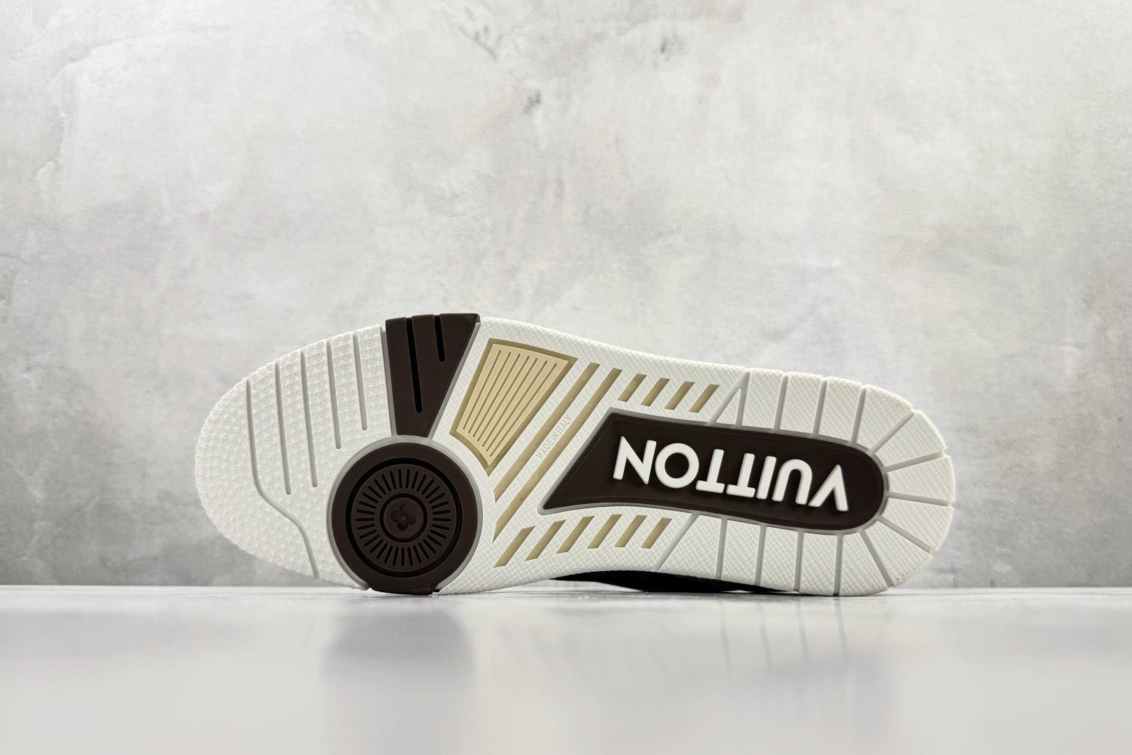 顶级纯原 Tyler x LOUIS VUITTTrainer 棕色 1ACXB1-莆田鞋,莆田鞋货源,高仿鞋,高仿鞋货源,安福档口,莆田高仿鞋,莆田鞋批发,高仿鞋批发,莆田高仿运动鞋,高仿运动鞋,莆田运动鞋 顶级纯原 Tyler x LOUIS VUITTTrainer 棕色 1ACXB1