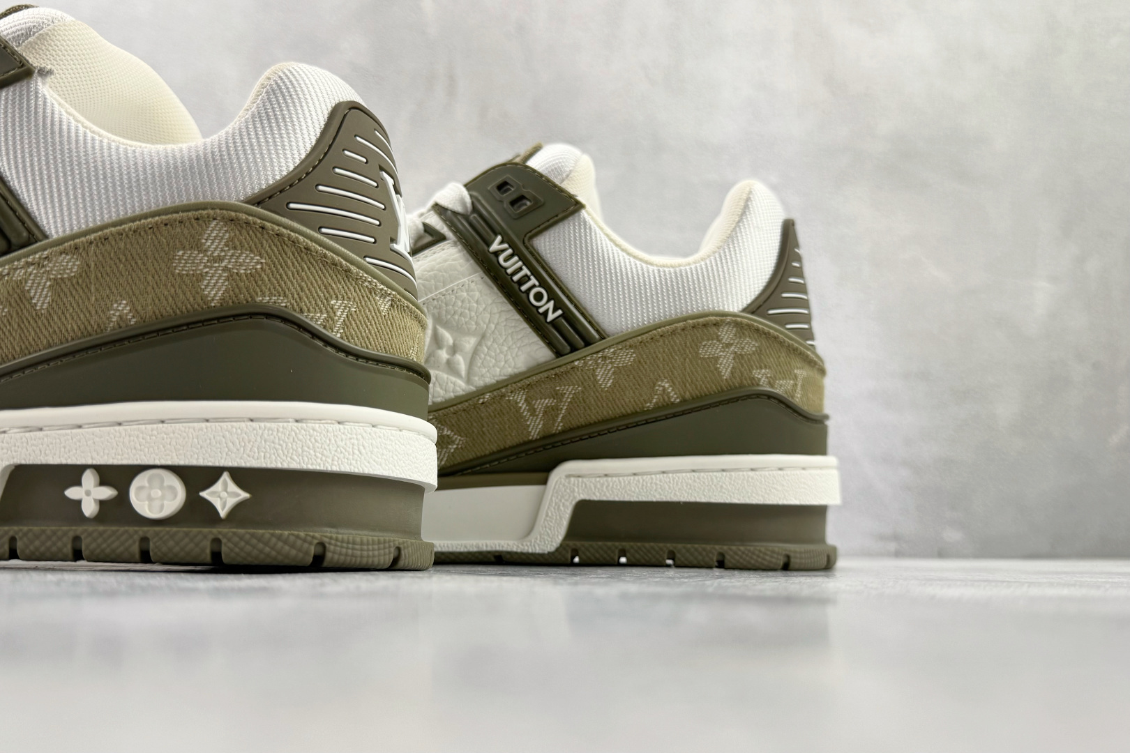 顶级纯原 LOUIS VUITTTrainer 绿色 1AIKMV 顶级纯原 LOUIS VUITTTrainer 绿色 1AIKMV