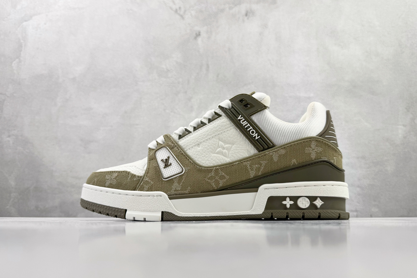 顶级纯原 LOUIS VUITTTrainer 绿色 1AIKMV 顶级纯原 LOUIS VUITTTrainer 绿色 1AIKMV