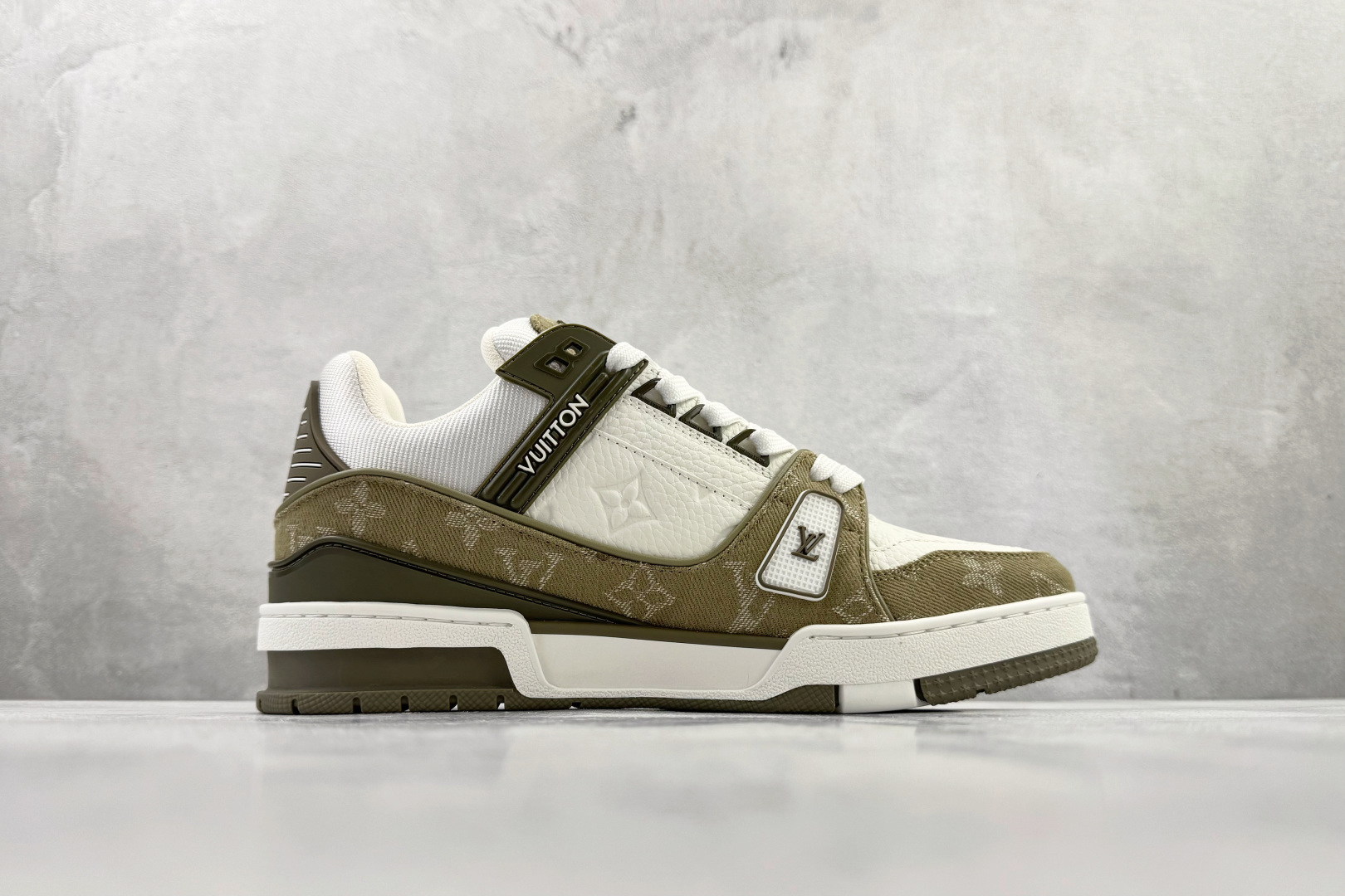 顶级纯原 LOUIS VUITTTrainer 绿色 1AIKMV 顶级纯原 LOUIS VUITTTrainer 绿色 1AIKMV