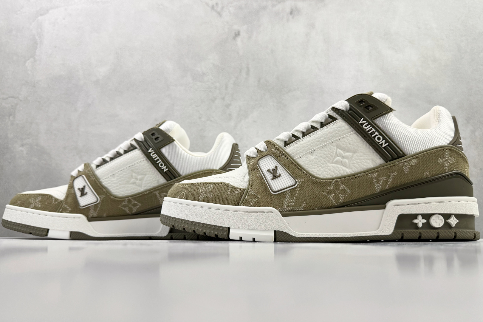 顶级纯原 LOUIS VUITTTrainer 绿色 1AIKMV 顶级纯原 LOUIS VUITTTrainer 绿色 1AIKMV