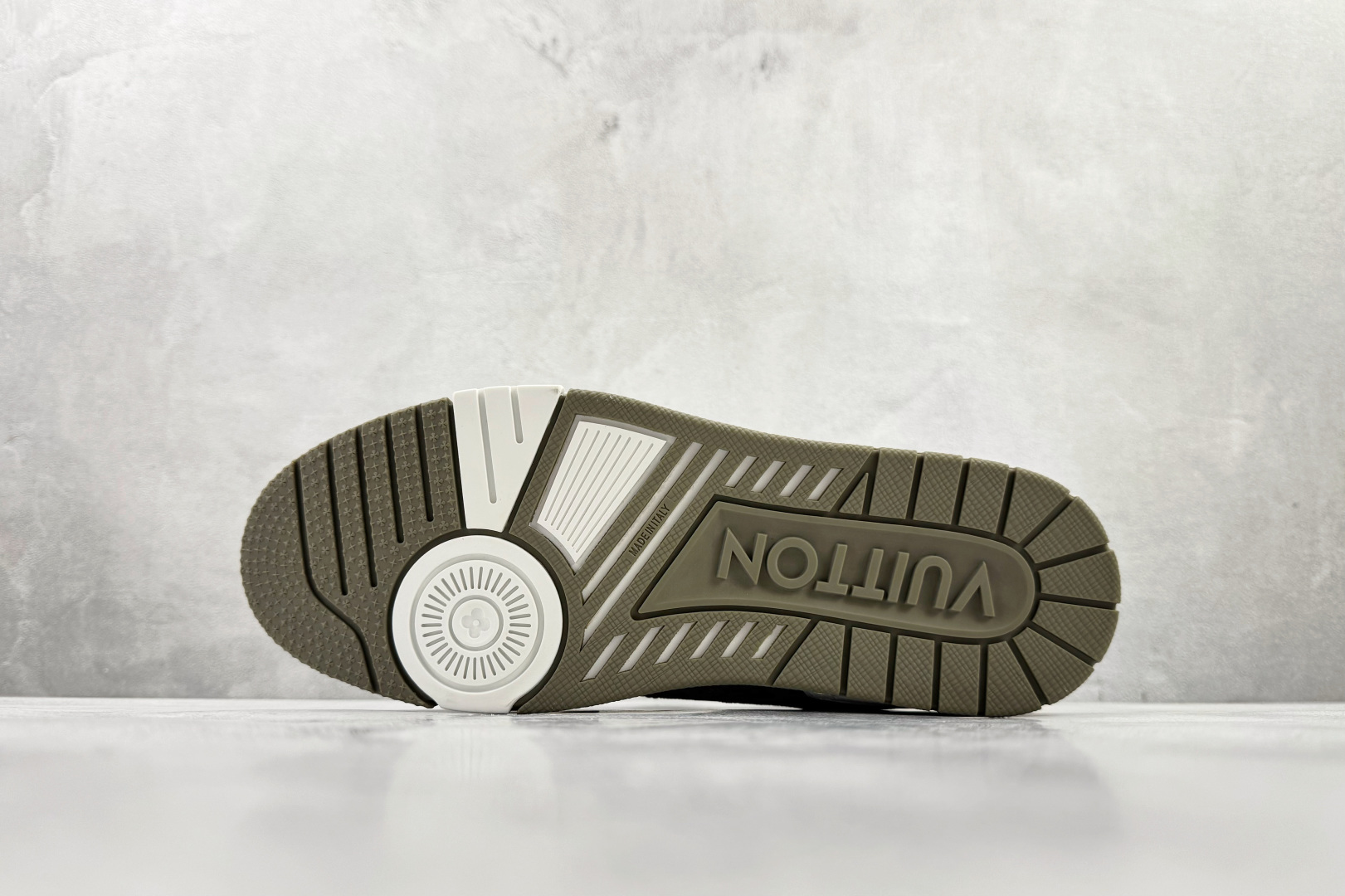 顶级纯原 LOUIS VUITTTrainer 绿色 1AIKMV 顶级纯原 LOUIS VUITTTrainer 绿色 1AIKMV