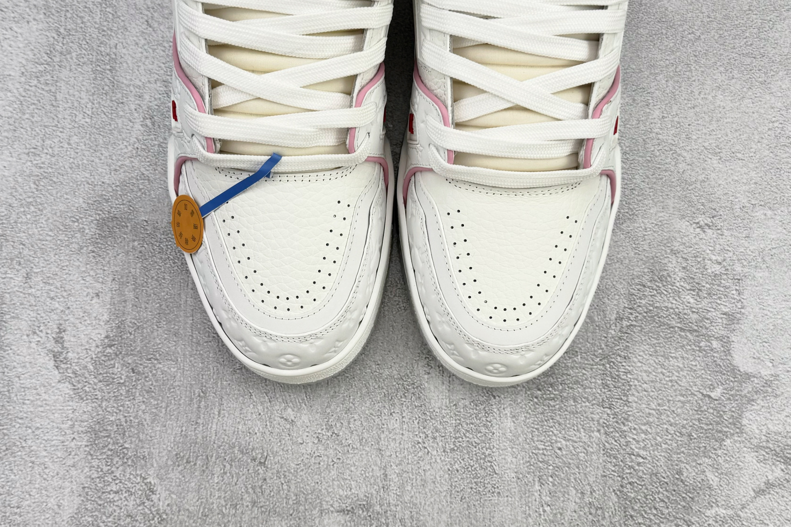 顶级纯原 LOUIS VUITTTrainer 白粉 1APHLG