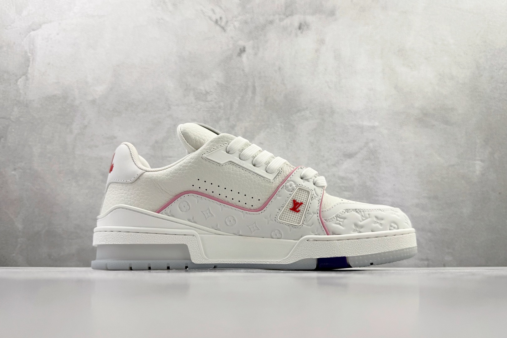 顶级纯原 LOUIS VUITTTrainer 白粉 1APHLG