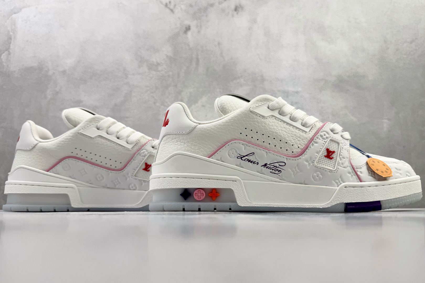 顶级纯原 LOUIS VUITTTrainer 白粉 1APHLG