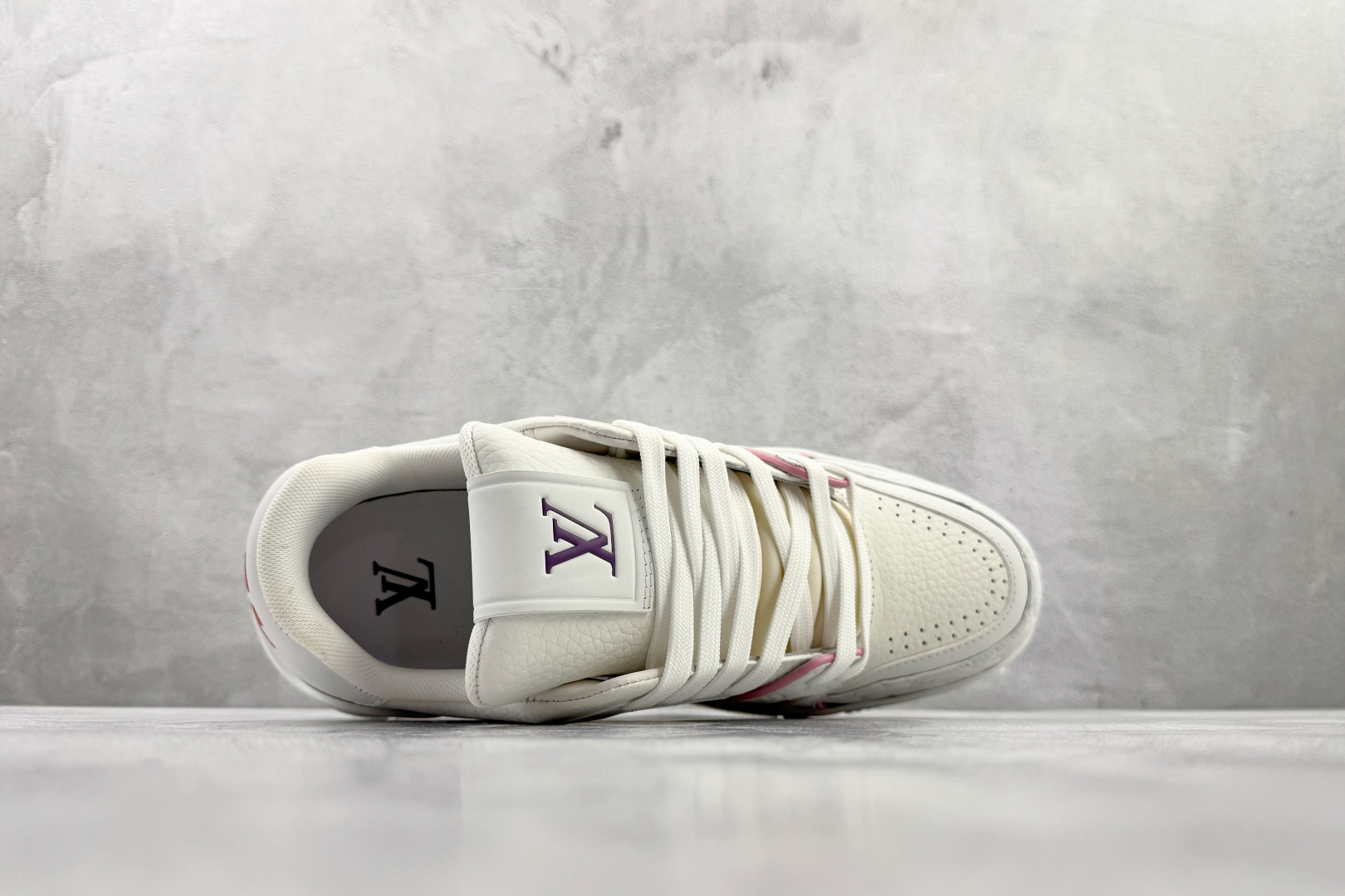 顶级纯原 LOUIS VUITTTrainer 白粉 1APHLG