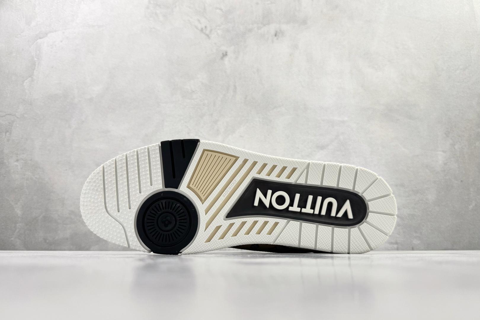 顶级纯原 Tyler x LOUIS VUITTTrainer 米色 1ACXBG 顶级纯原 Tyler x LOUIS VUITTTrainer 米色 1ACXBG