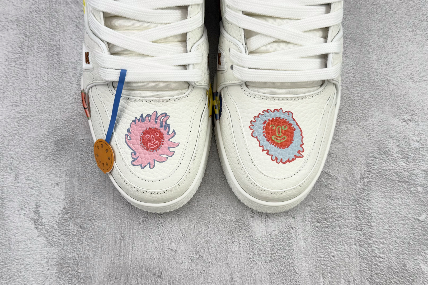 顶级纯原 草间弥生/Yayoi Kusama x LOUIS VUITTTrainer 白色 1ABD3E-莆田鞋,莆田鞋货源,高仿鞋,高仿鞋货源,安福档口,莆田高仿鞋,莆田鞋批发,高仿鞋批发,莆田高仿运动鞋,高仿运动鞋,莆田运动鞋 顶级纯原 草间弥生/Yayoi Kusama x LOUIS VUITTTrainer 白色 1ABD3E