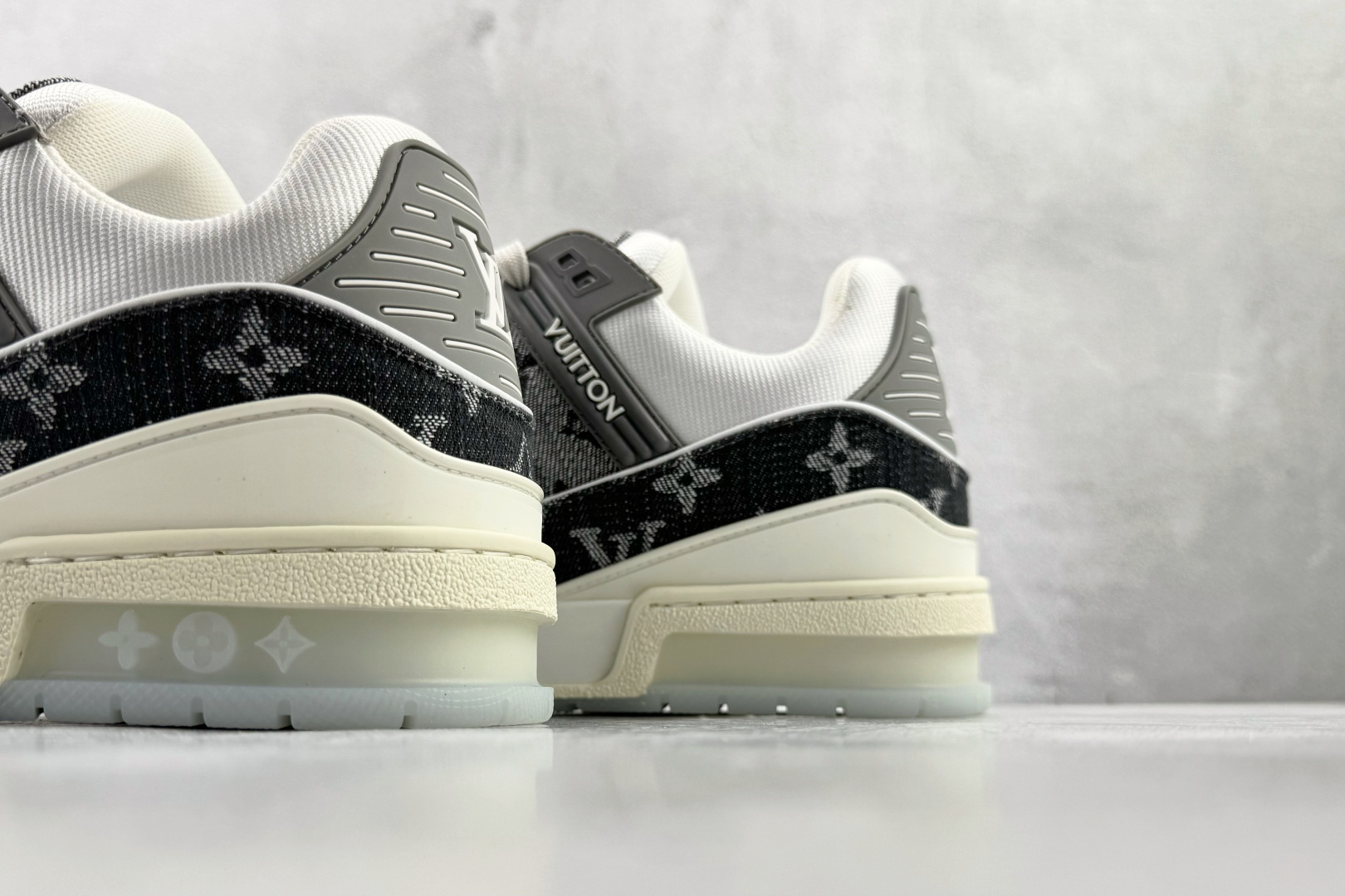 顶级纯原 LOUIS VUITTTrainer 黑白 1ADHIZ