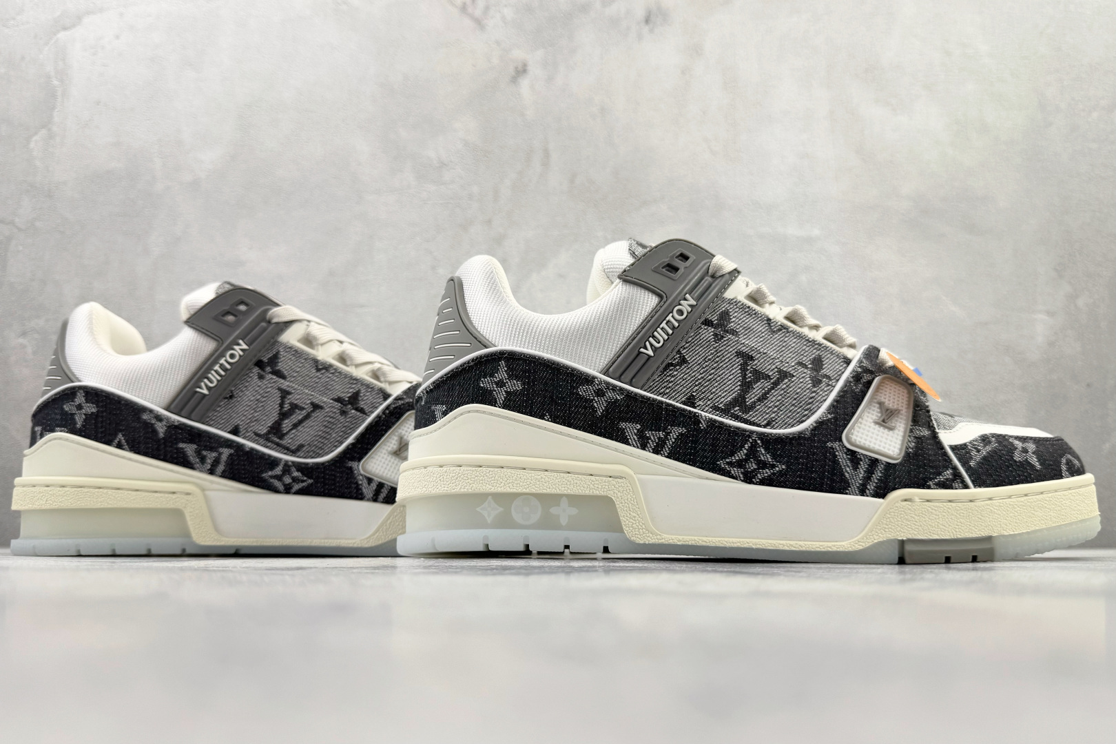 顶级纯原 LOUIS VUITTTrainer 黑白 1ADHIZ