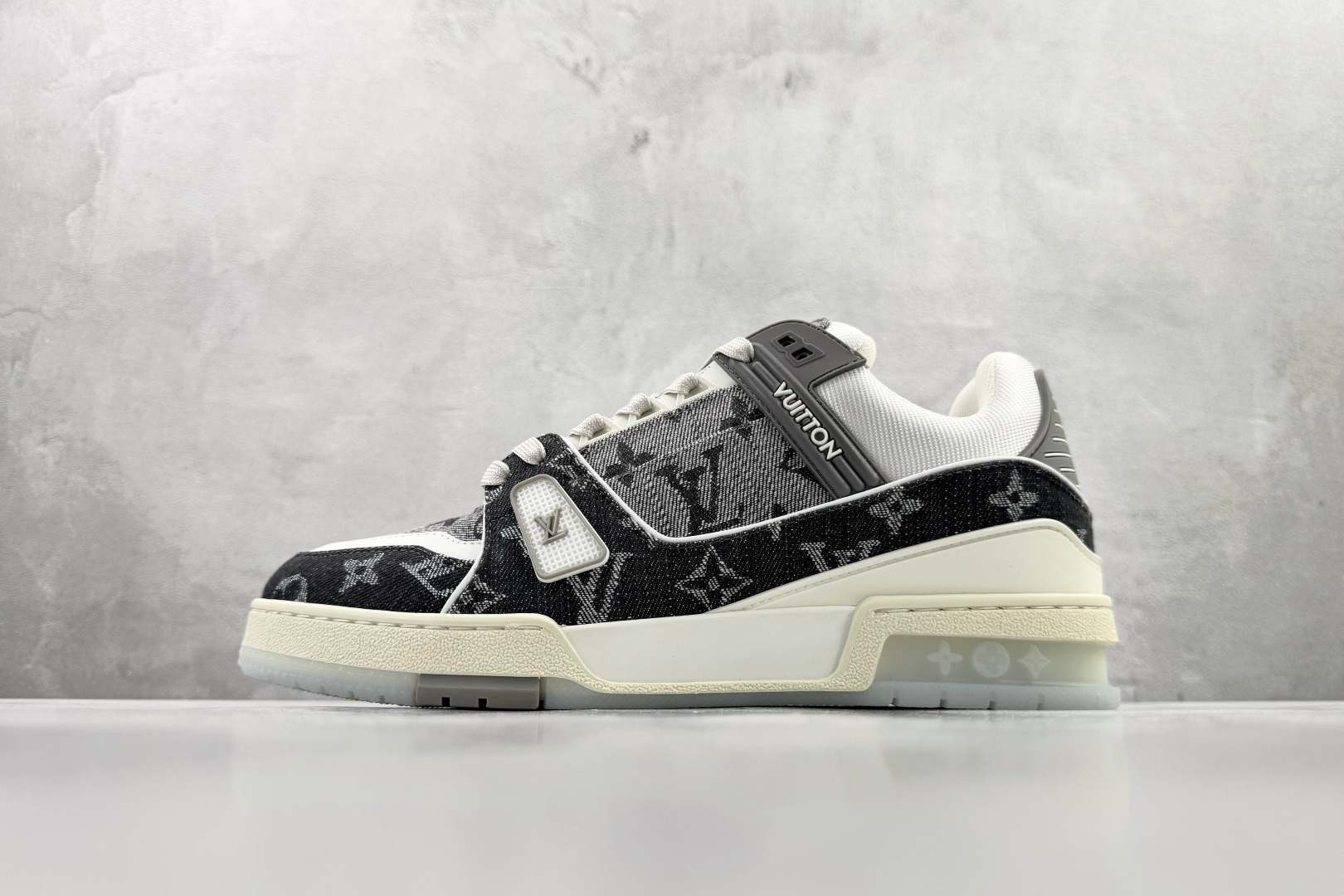 顶级纯原 LOUIS VUITTTrainer 黑白 1ADHIZ