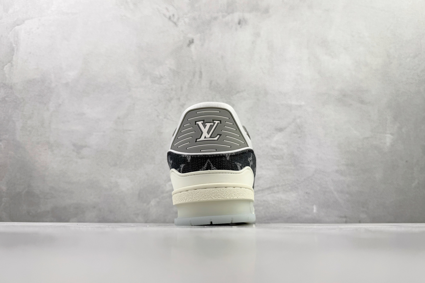 顶级纯原 LOUIS VUITTTrainer 黑白 1ADHIZ