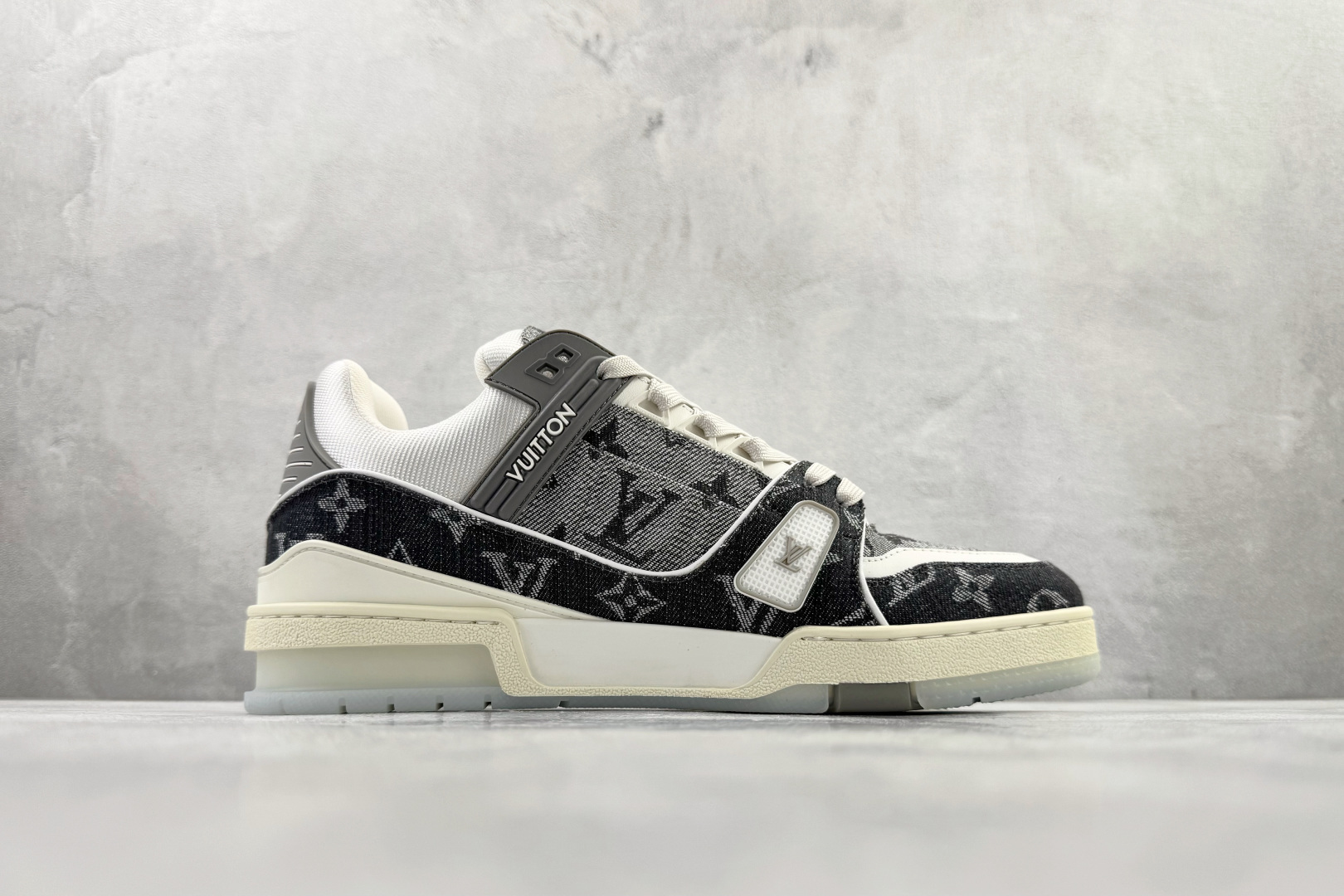 顶级纯原 LOUIS VUITTTrainer 黑白 1ADHIZ