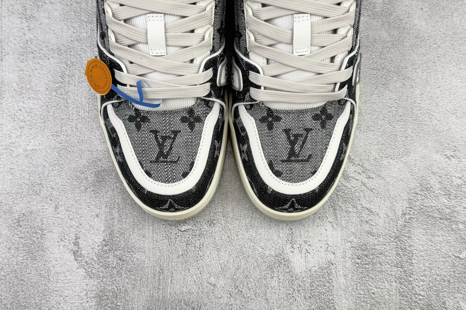 顶级纯原 LOUIS VUITTTrainer 黑白 1ADHIZ