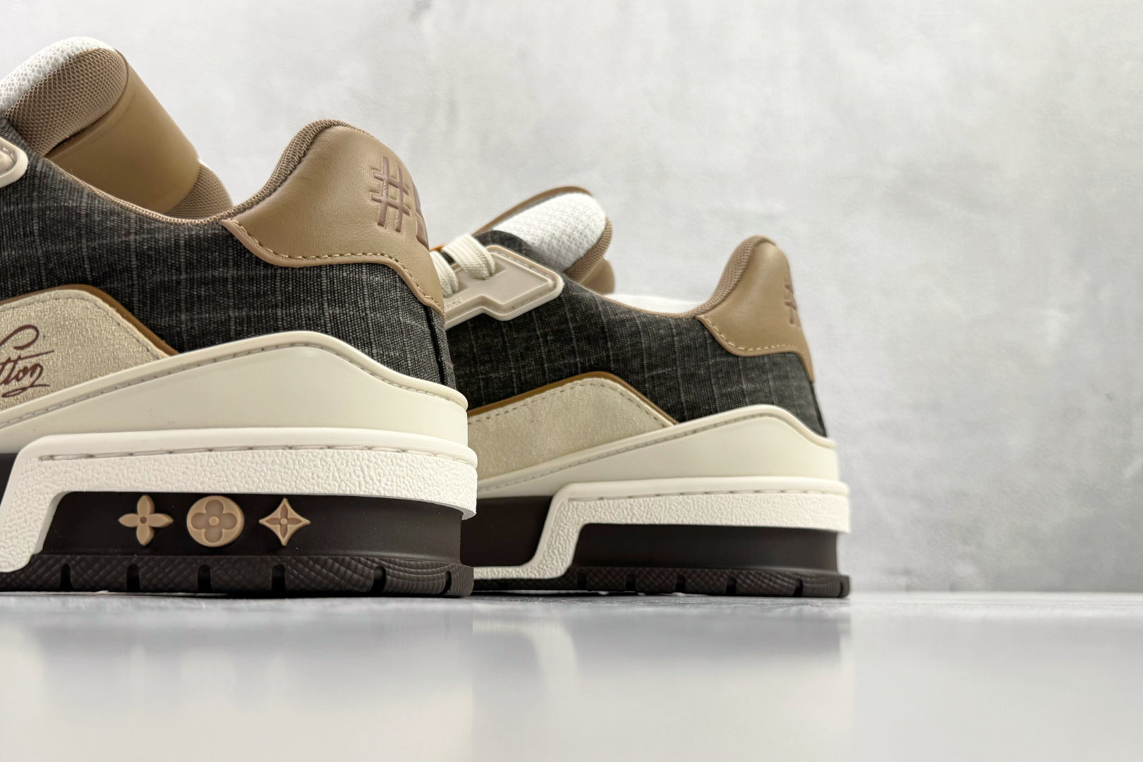 顶级纯原 LOUIS VUITTTrainer 棕色 1AHTFL