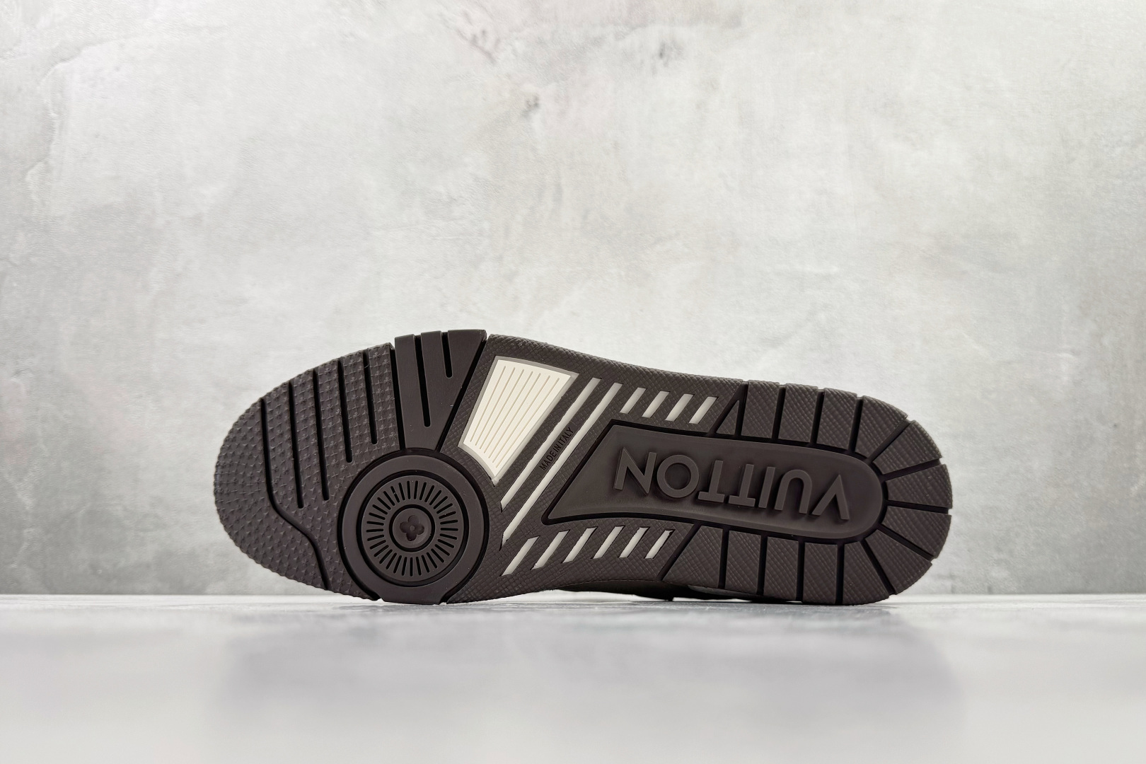 顶级纯原 LOUIS VUITTTrainer 棕色 1AHTFL