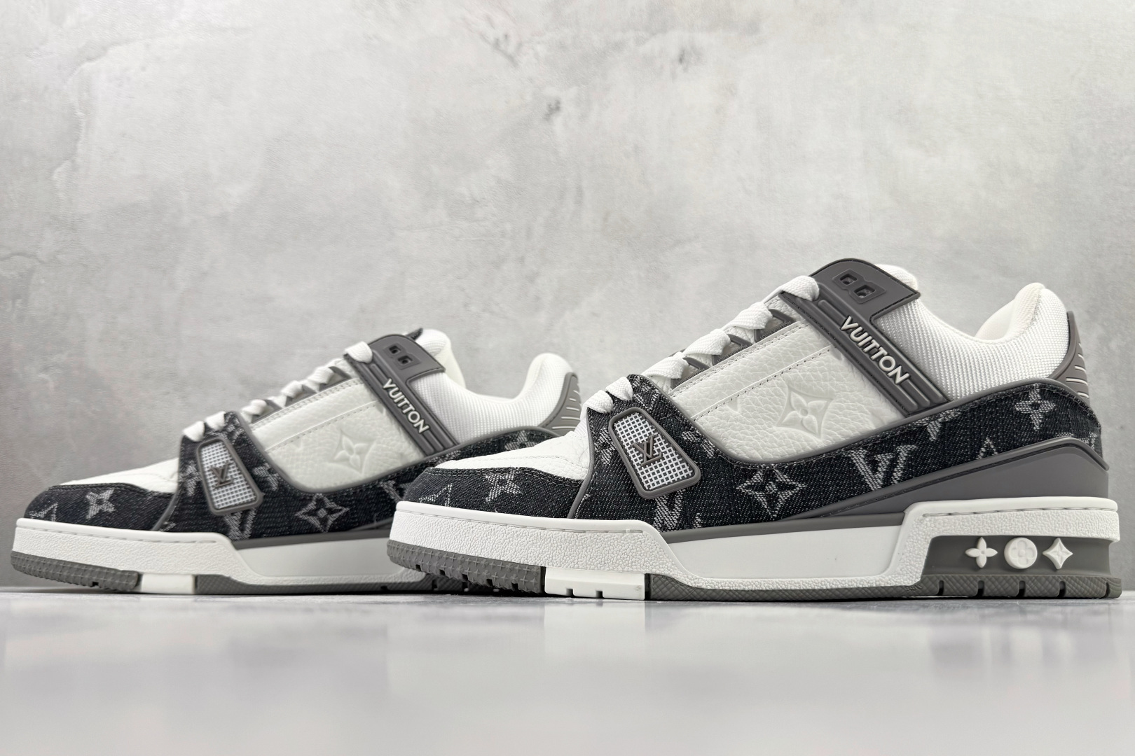 顶级纯原 LOUIS VUITTTrainer 灰白 1ADH2W
