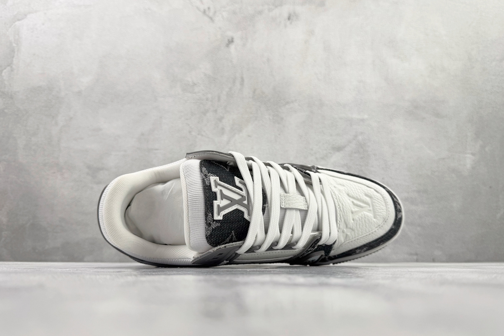 顶级纯原 LOUIS VUITTTrainer 灰白 1ADH2W