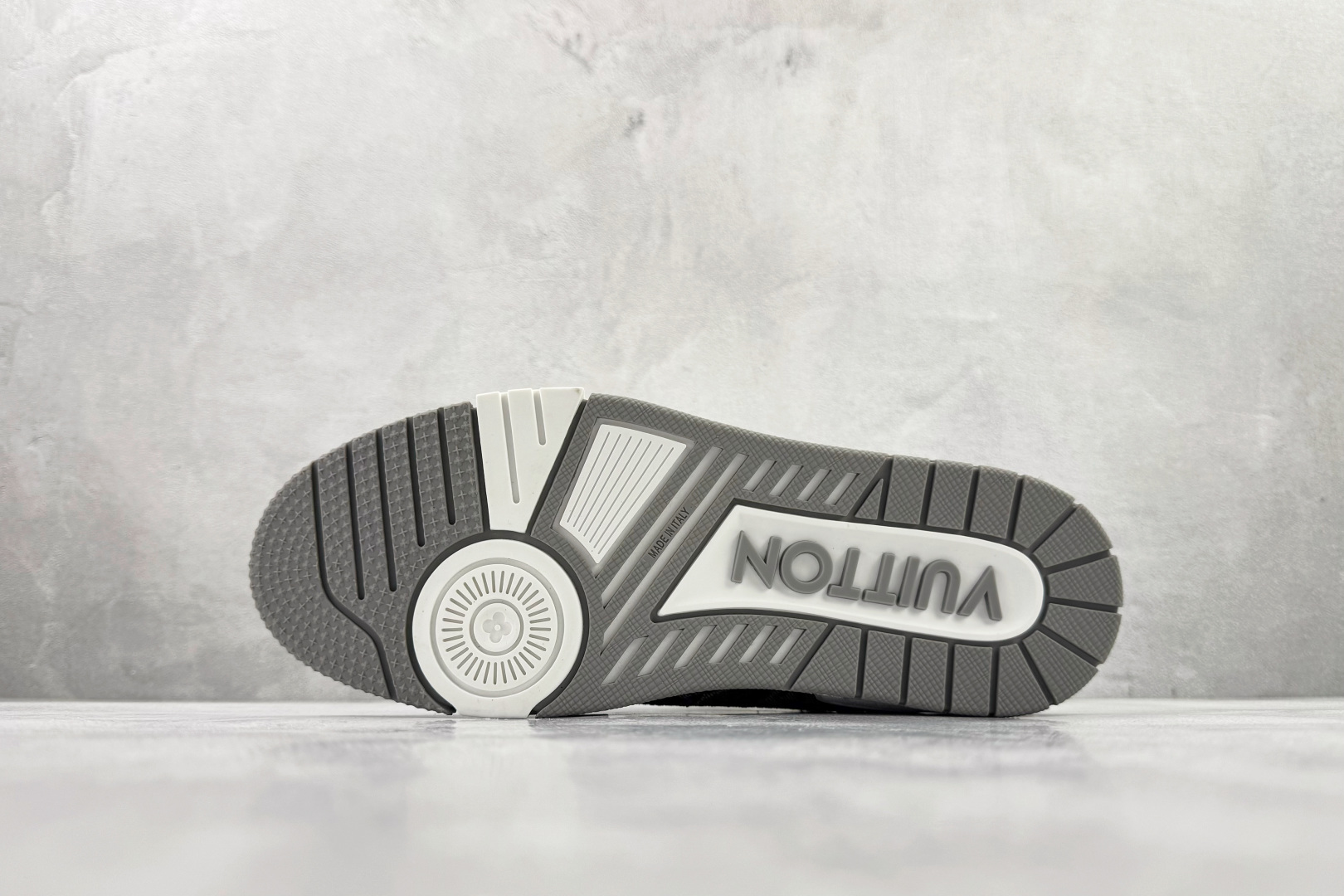 顶级纯原 LOUIS VUITTTrainer 灰白 1ADH2W