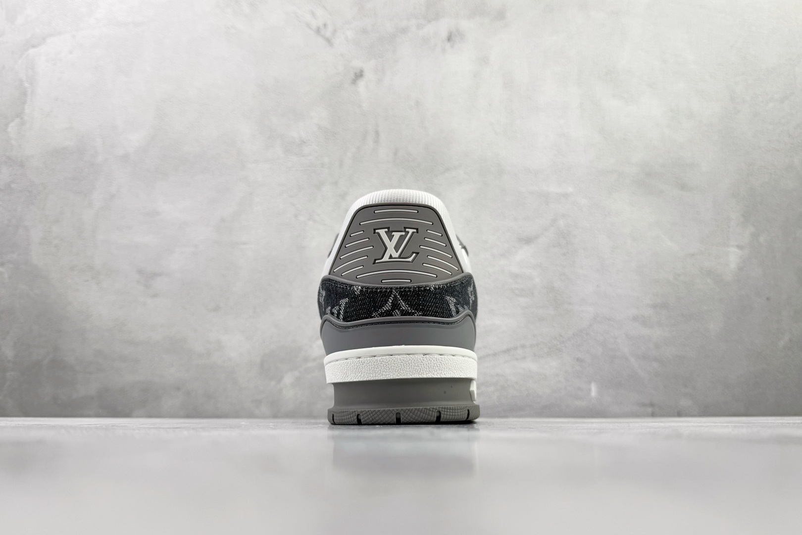 顶级纯原 LOUIS VUITTTrainer 灰白 1ADH2W