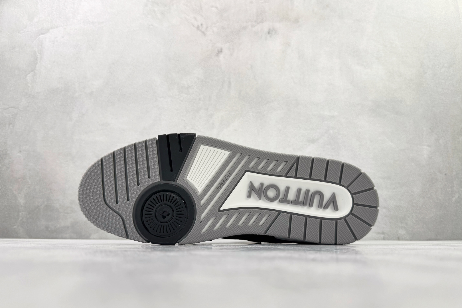 顶级纯原 LOUIS VUITTTrainer 黑色 1AJ340