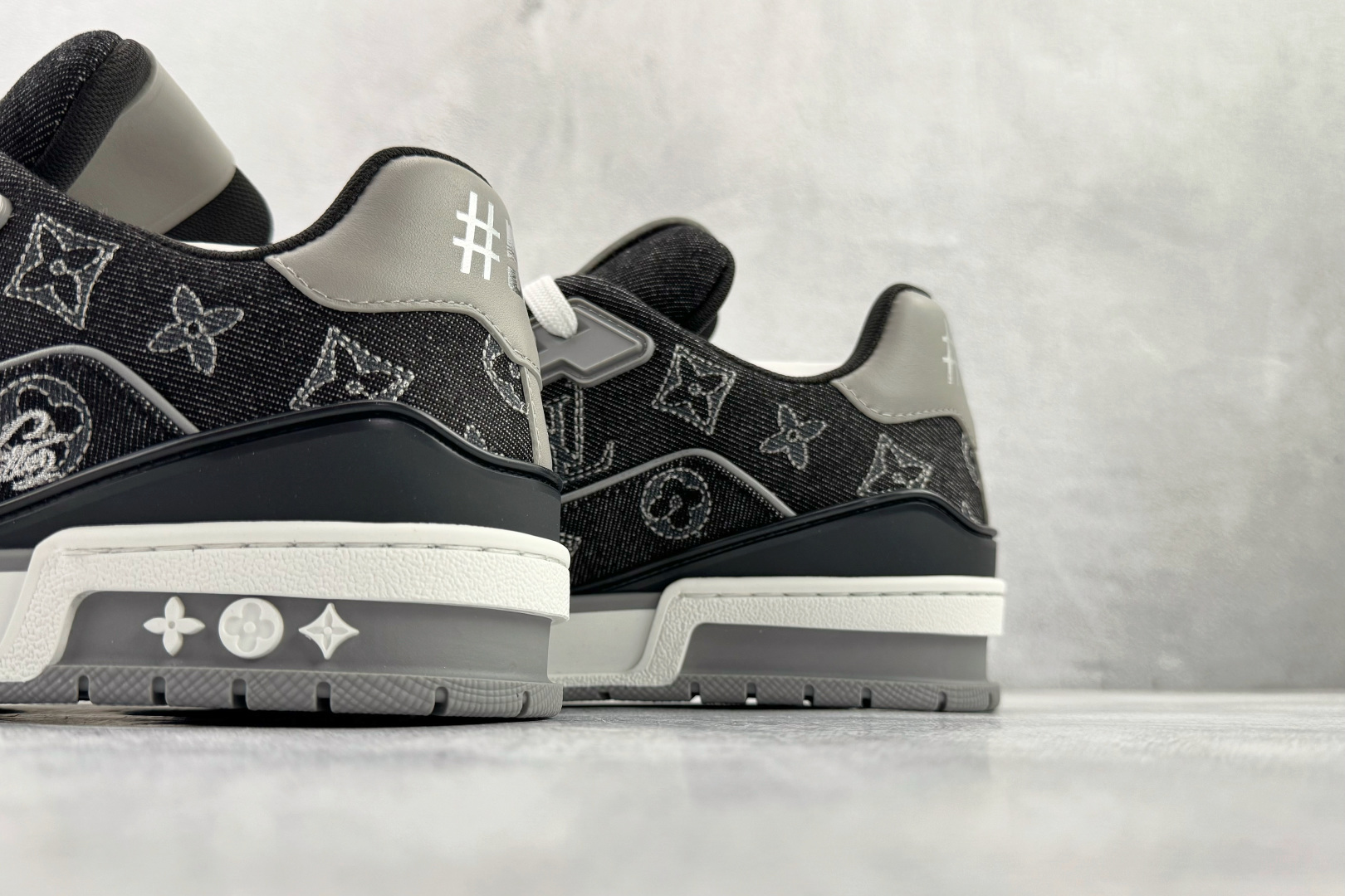 顶级纯原 LOUIS VUITTTrainer 黑色 1AJ340