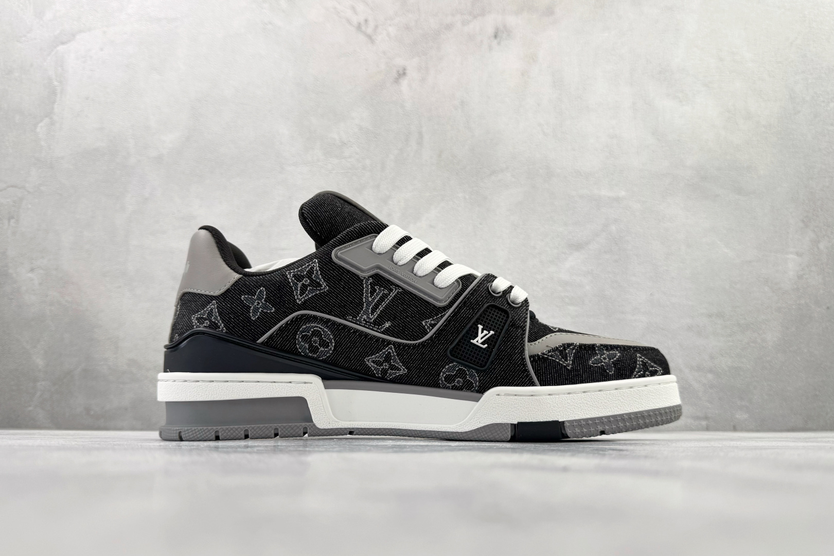 顶级纯原 LOUIS VUITTTrainer 黑色 1AJ340