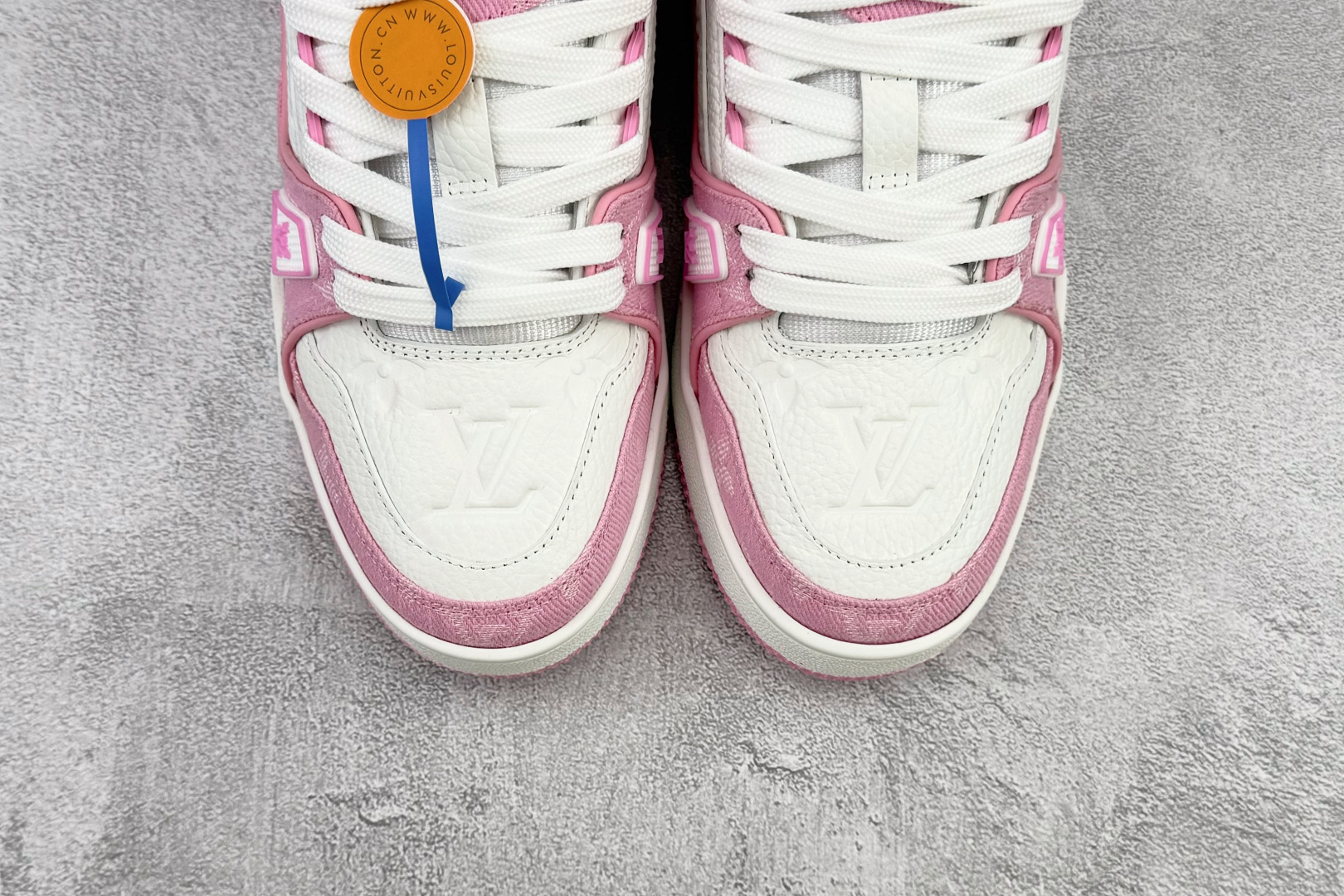 顶级纯原 LOUIS VUITTTrainer 粉白 1AIKOQ