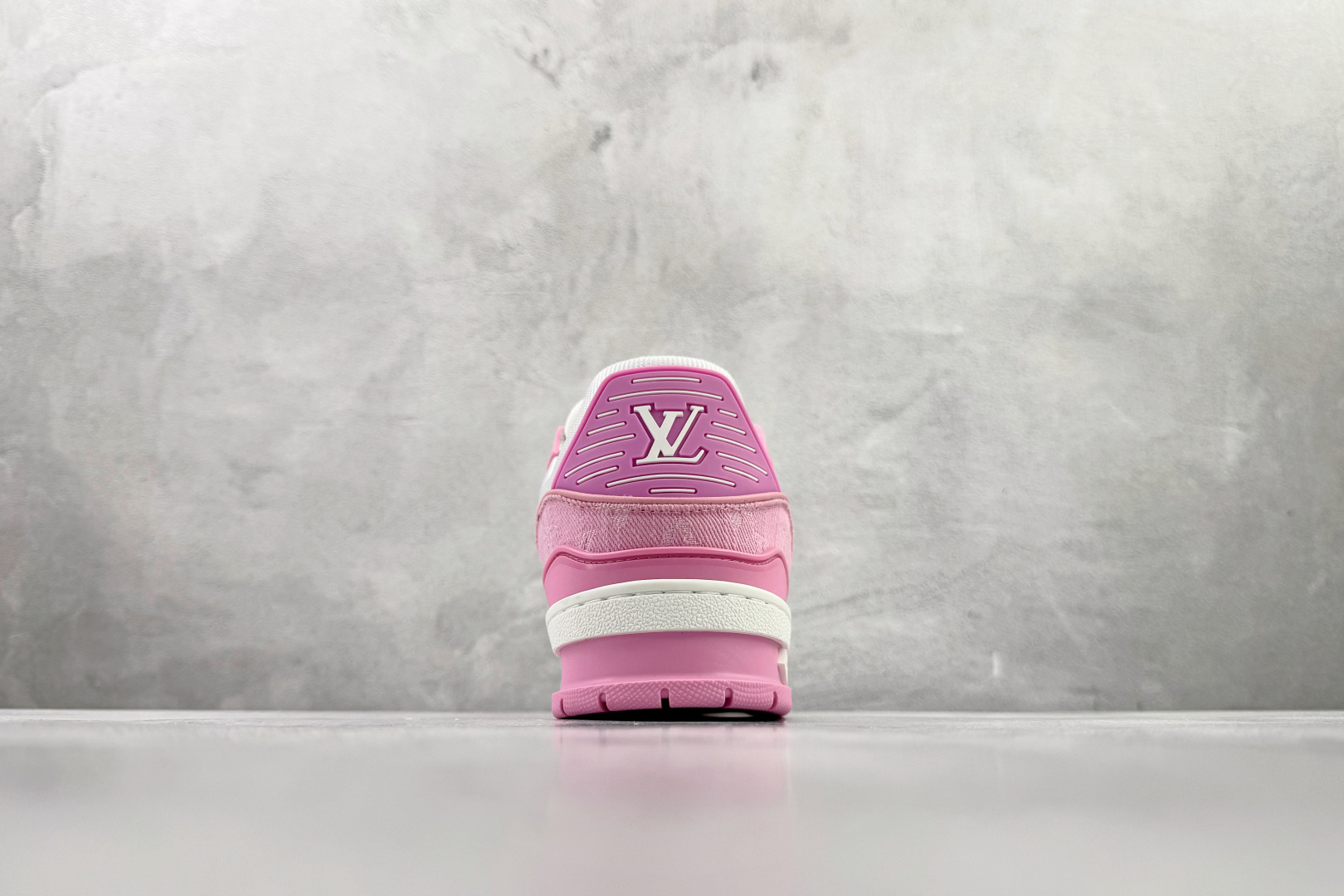 顶级纯原 LOUIS VUITTTrainer 粉白 1AIKOQ