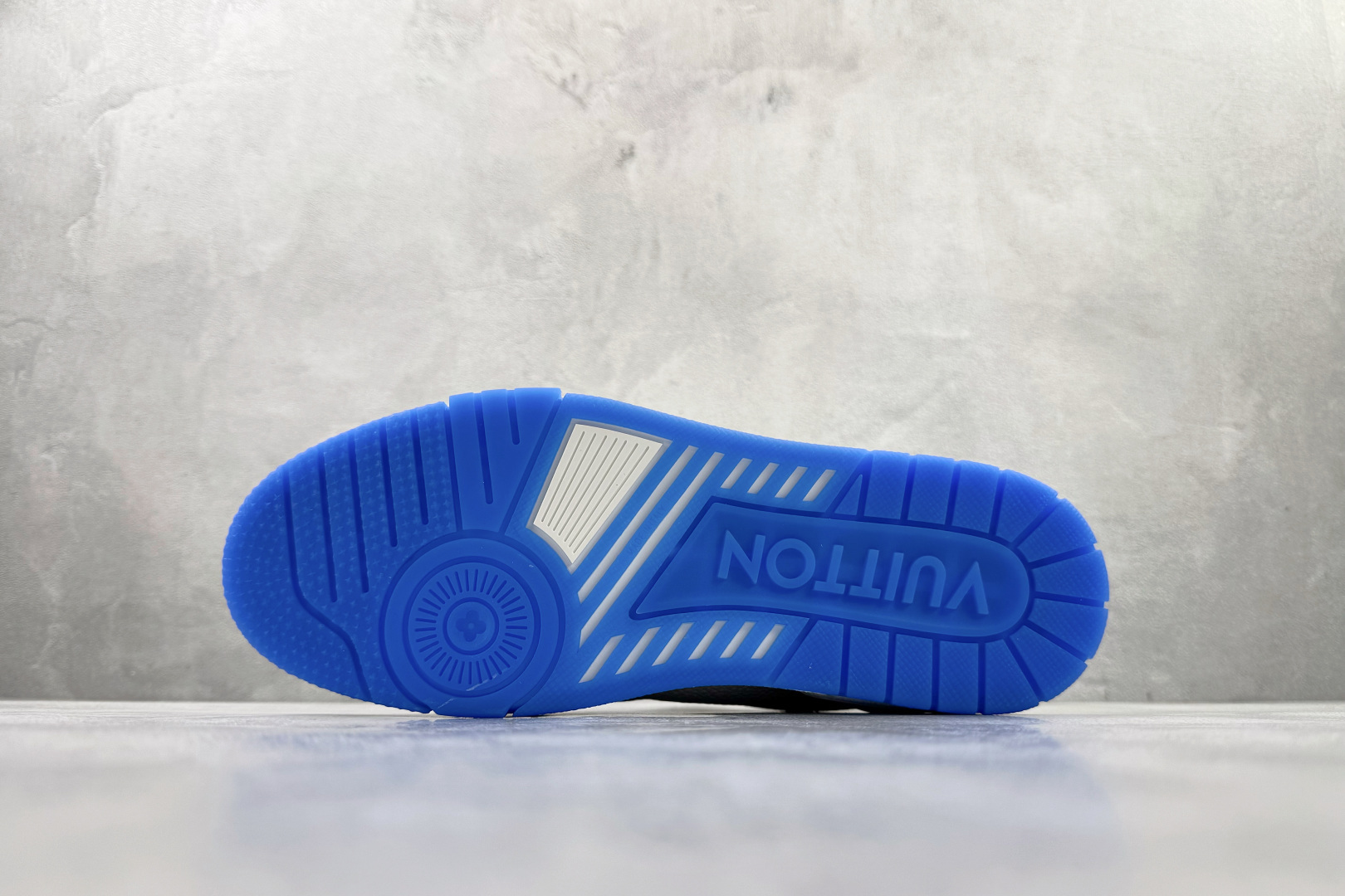 顶级纯原 LOUIS VUITTTrainer 海蓝 1AHTHO