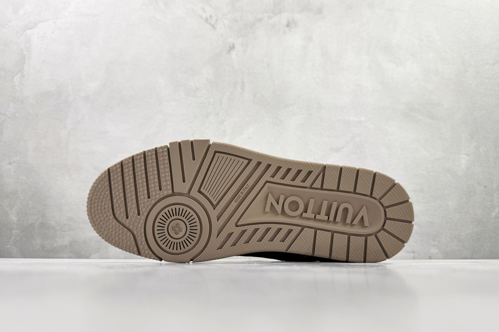 顶级纯原 LOUIS VUITTTrainer 褐色 1AHCWP 顶级纯原 LOUIS VUITTTrainer 褐色 1AHCWP