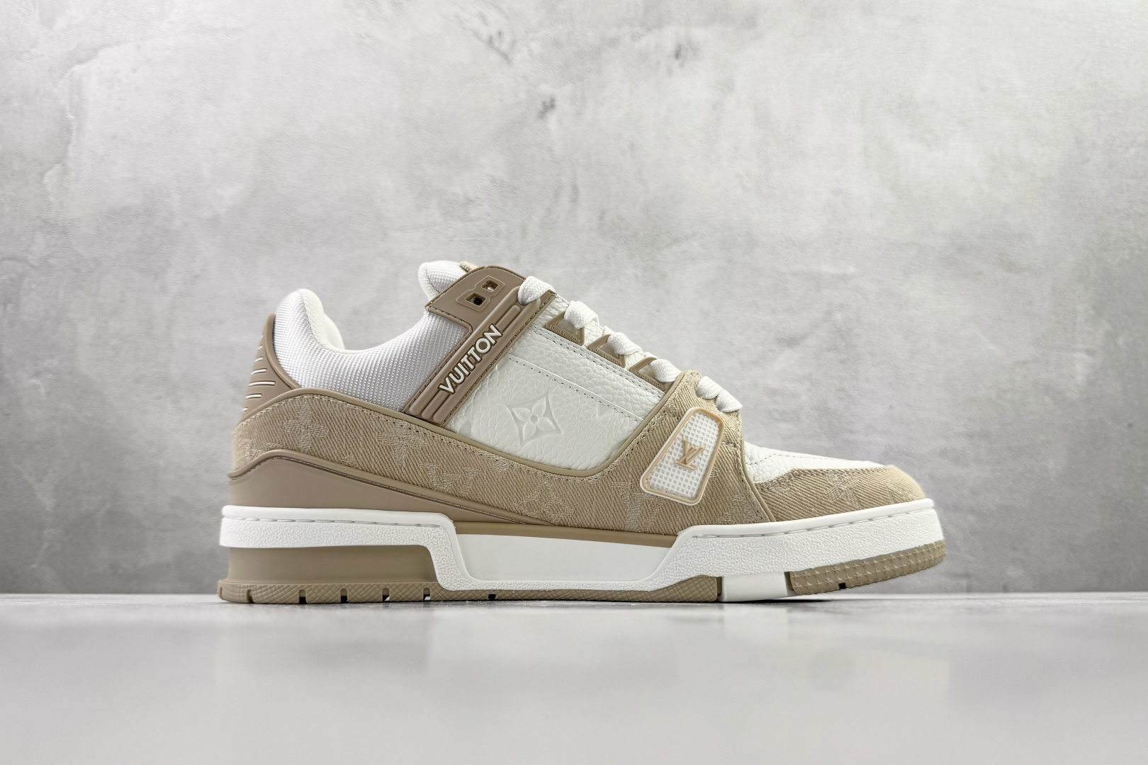 顶级纯原 LOUIS VUITTTrainer 米色 1AIKMH 顶级纯原 LOUIS VUITTTrainer 米色 1AIKMH