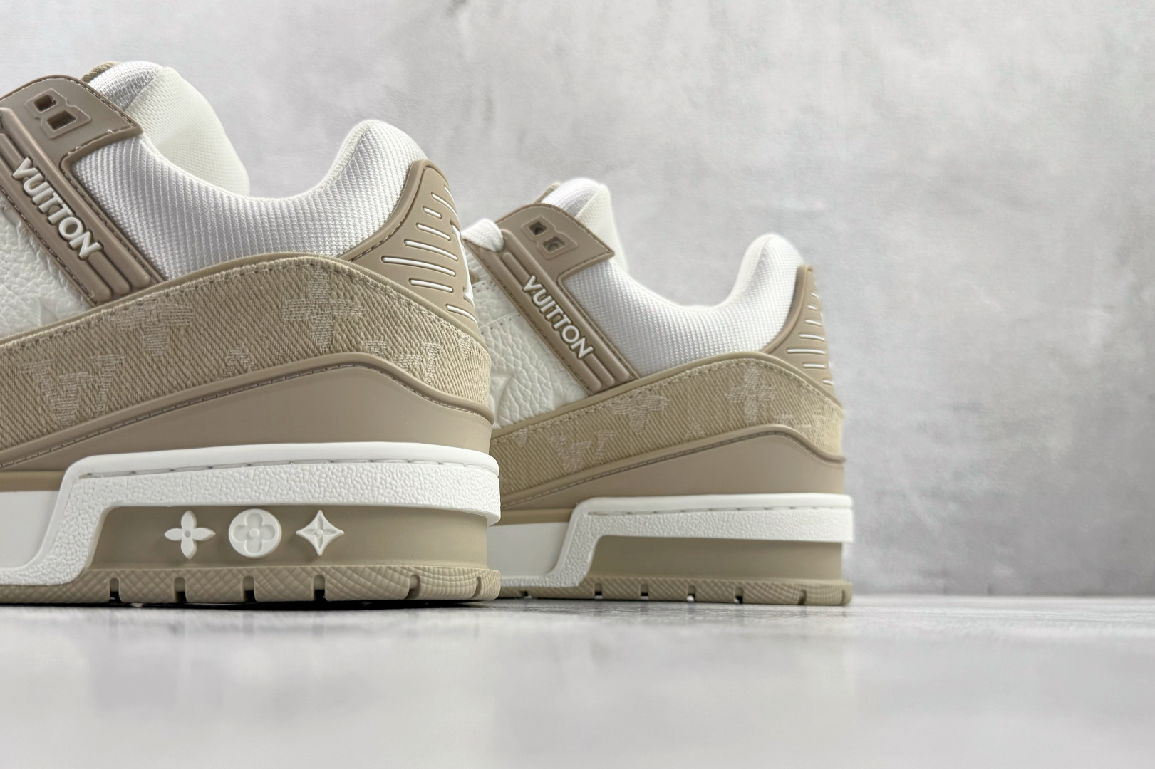 顶级纯原 LOUIS VUITTTrainer 米色 1AIKMH 顶级纯原 LOUIS VUITTTrainer 米色 1AIKMH