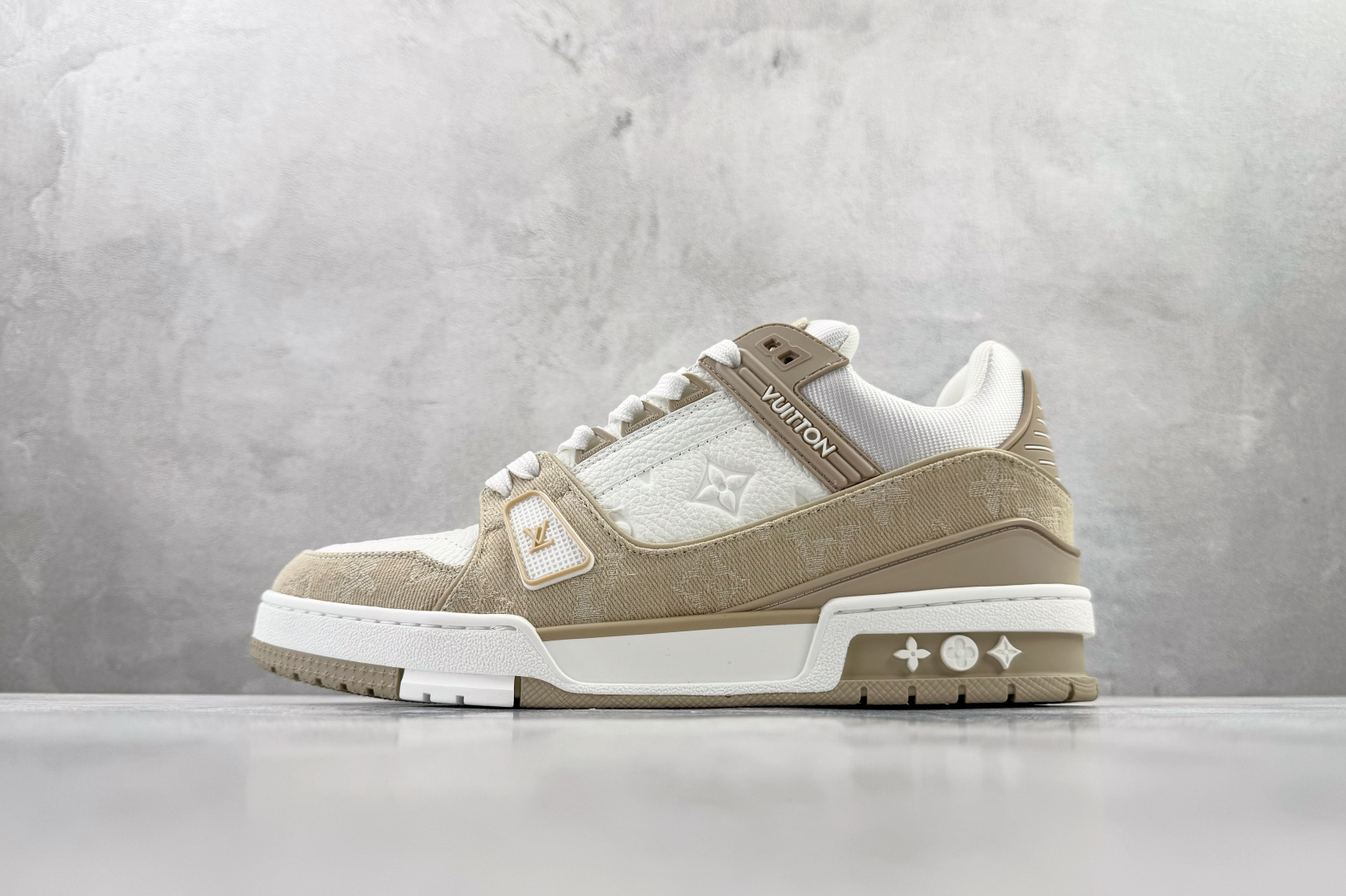 顶级纯原 LOUIS VUITTTrainer 米色 1AIKMH 顶级纯原 LOUIS VUITTTrainer 米色 1AIKMH