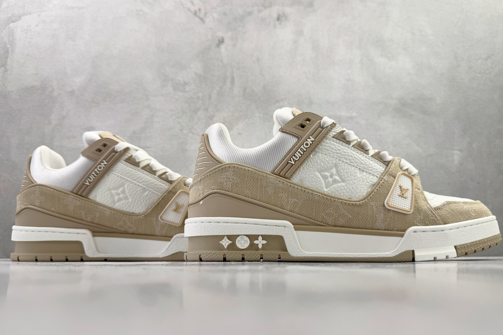 顶级纯原 LOUIS VUITTTrainer 米色 1AIKMH 顶级纯原 LOUIS VUITTTrainer 米色 1AIKMH