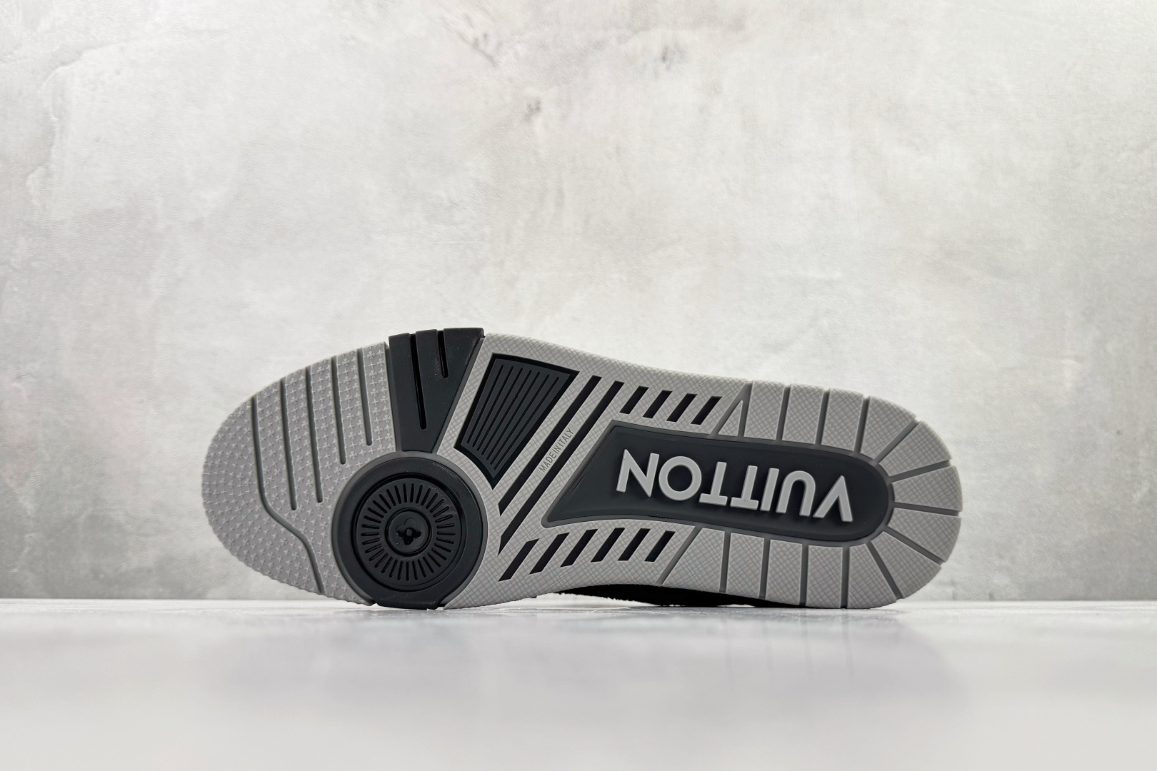 顶级纯原 LOUIS VUITTTrainer 黑色 1AC4ZB