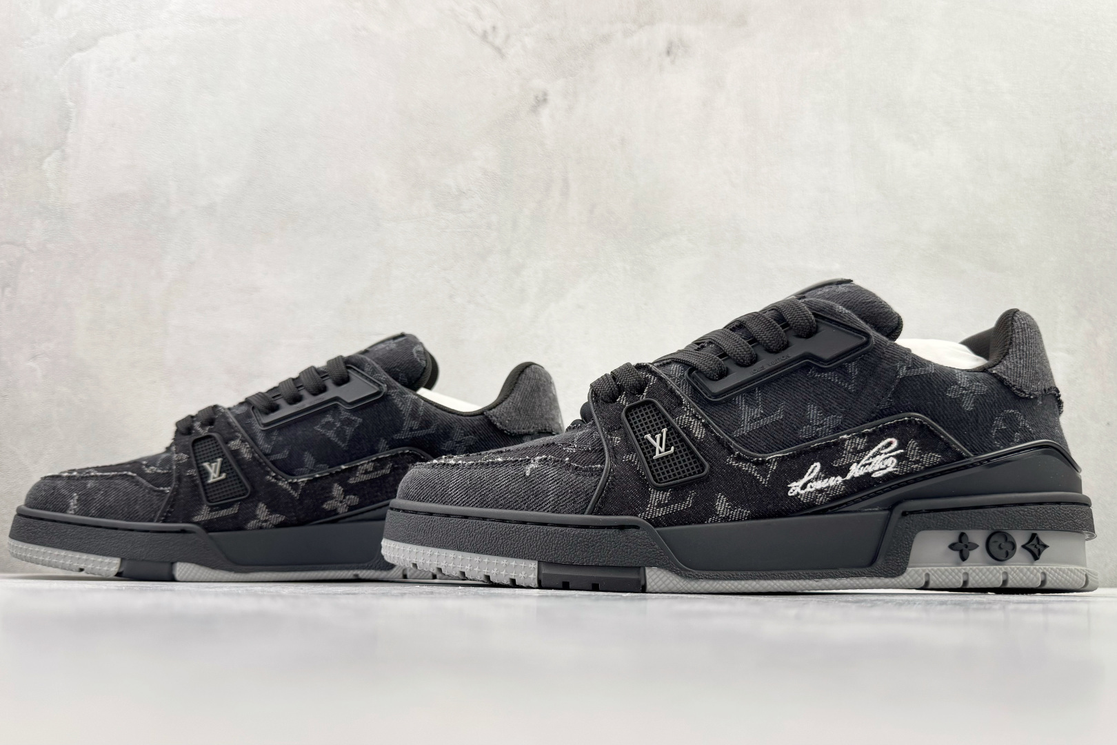 顶级纯原 LOUIS VUITTTrainer 黑色 1AC4ZB