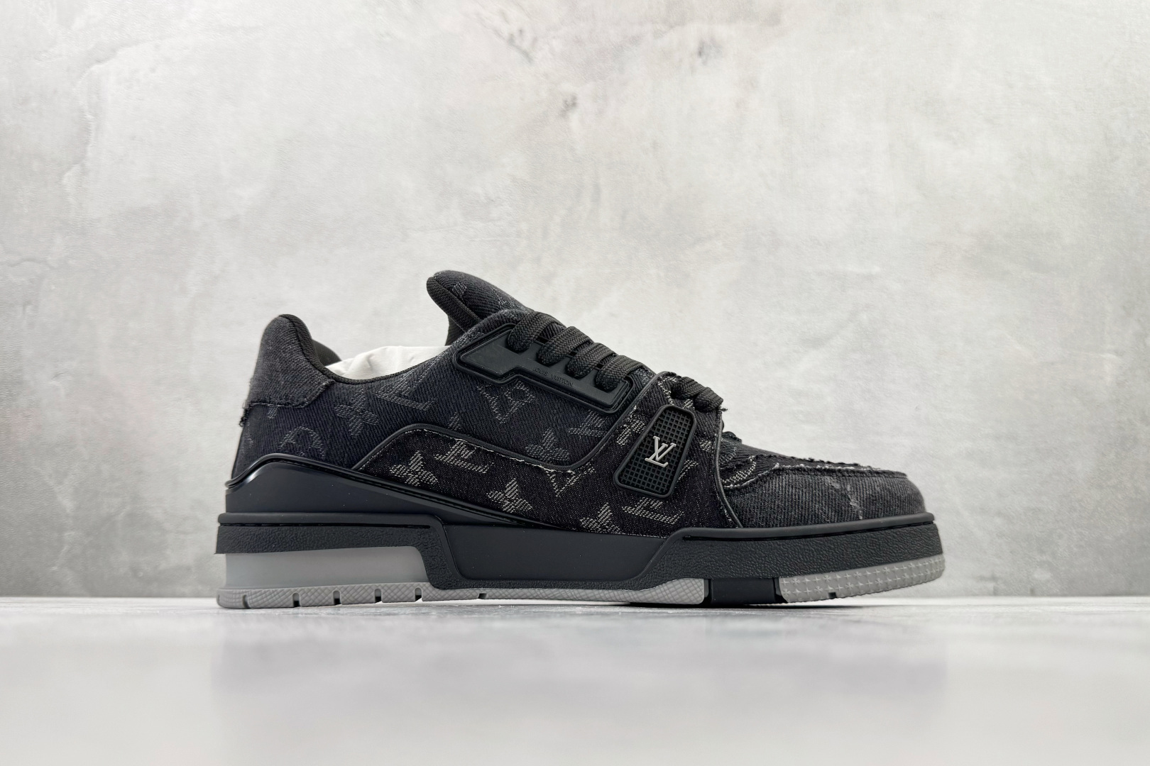 顶级纯原 LOUIS VUITTTrainer 黑色 1AC4ZB