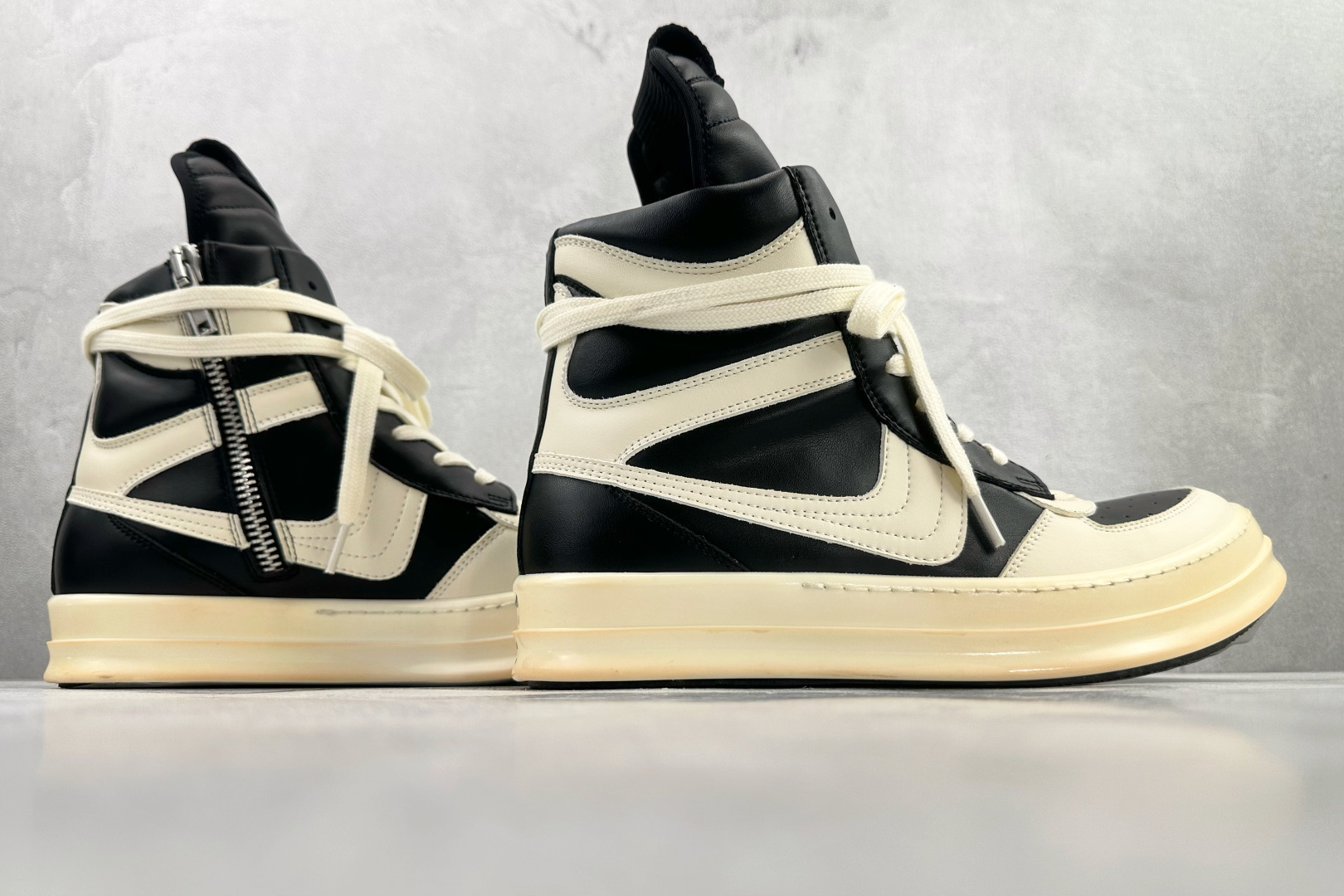 RICK OWENS/RO JUMBO LACE PADDED SNEAKS 米白黑 RU02C111-莆田鞋,莆田鞋货源,高仿鞋,高仿鞋货源,安福档口,莆田高仿鞋,莆田鞋批发,高仿鞋批发,莆田高仿运动鞋,高仿运动鞋,莆田运动鞋 RICK OWENS/RO JUMBO LACE PADDED SNEAKS 米白黑 RU02C111