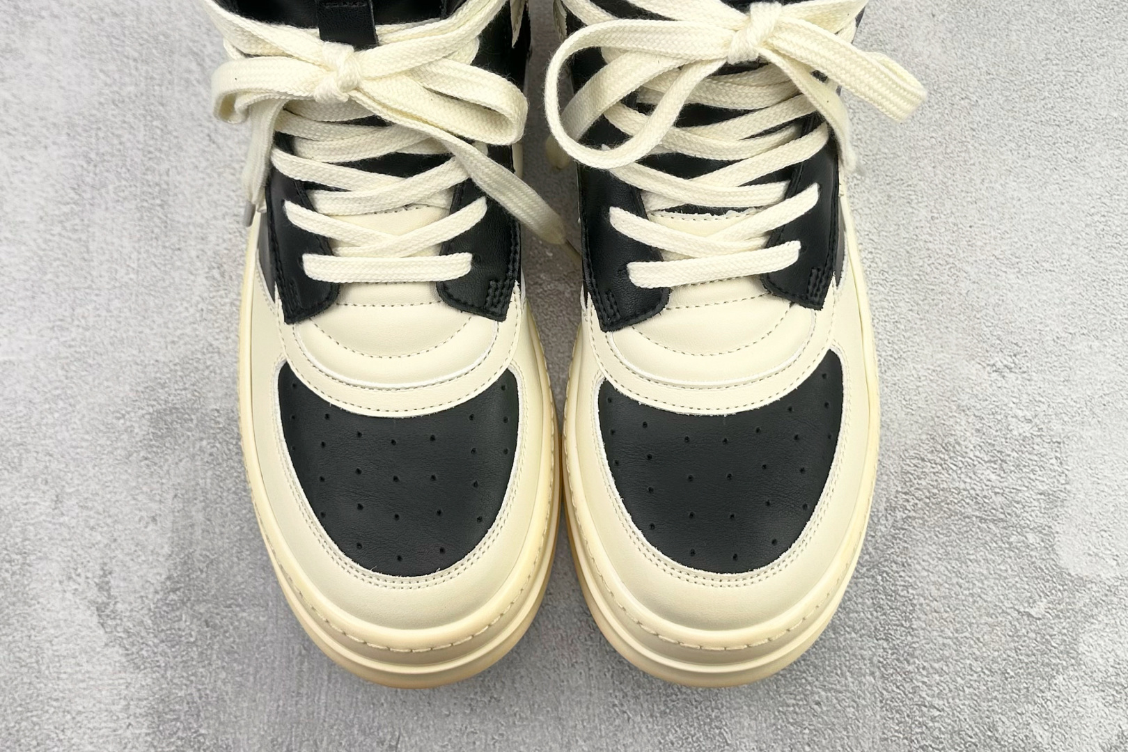 RICK OWENS/RO JUMBO LACE PADDED SNEAKS 米白黑 RU02C111-莆田鞋,莆田鞋货源,高仿鞋,高仿鞋货源,安福档口,莆田高仿鞋,莆田鞋批发,高仿鞋批发,莆田高仿运动鞋,高仿运动鞋,莆田运动鞋 RICK OWENS/RO JUMBO LACE PADDED SNEAKS 米白黑 RU02C111