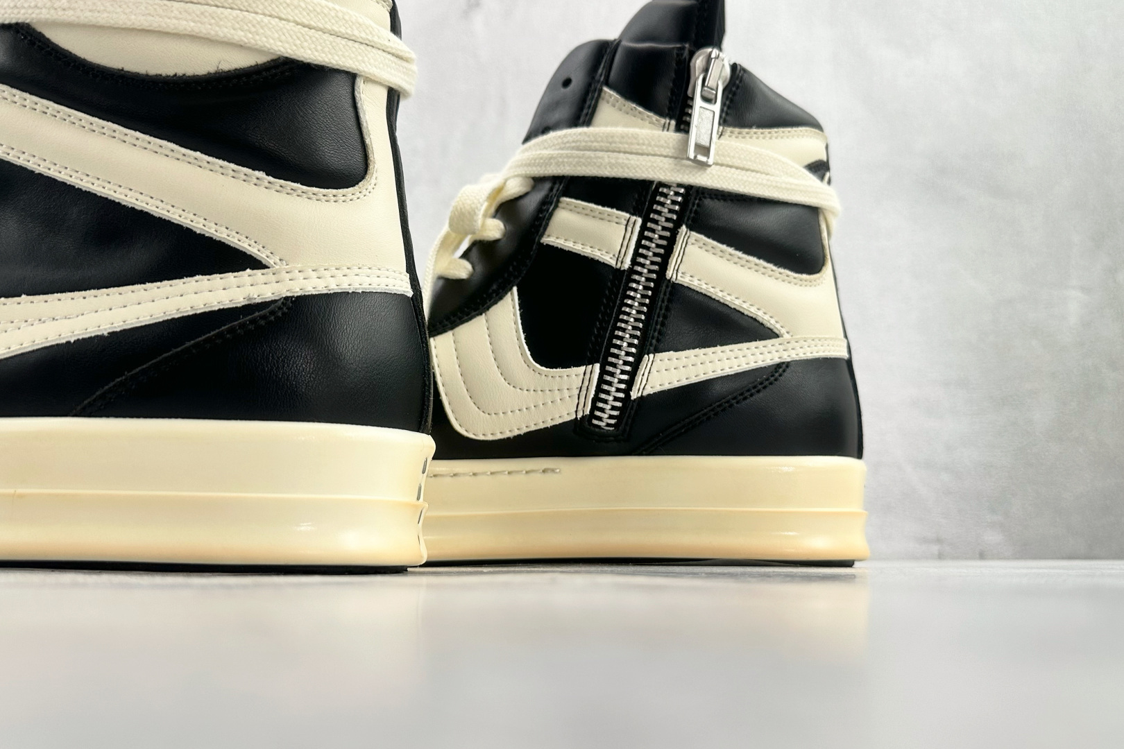 RICK OWENS/RO JUMBO LACE PADDED SNEAKS 米白黑 RU02C111-莆田鞋,莆田鞋货源,高仿鞋,高仿鞋货源,安福档口,莆田高仿鞋,莆田鞋批发,高仿鞋批发,莆田高仿运动鞋,高仿运动鞋,莆田运动鞋 RICK OWENS/RO JUMBO LACE PADDED SNEAKS 米白黑 RU02C111