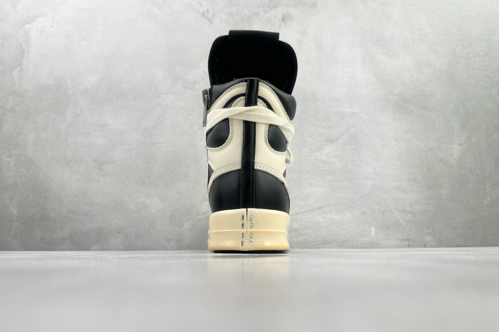 RICK OWENS/RO JUMBO LACE PADDED SNEAKS 米白黑 RU02C111-莆田鞋,莆田鞋货源,高仿鞋,高仿鞋货源,安福档口,莆田高仿鞋,莆田鞋批发,高仿鞋批发,莆田高仿运动鞋,高仿运动鞋,莆田运动鞋 RICK OWENS/RO JUMBO LACE PADDED SNEAKS 米白黑 RU02C111