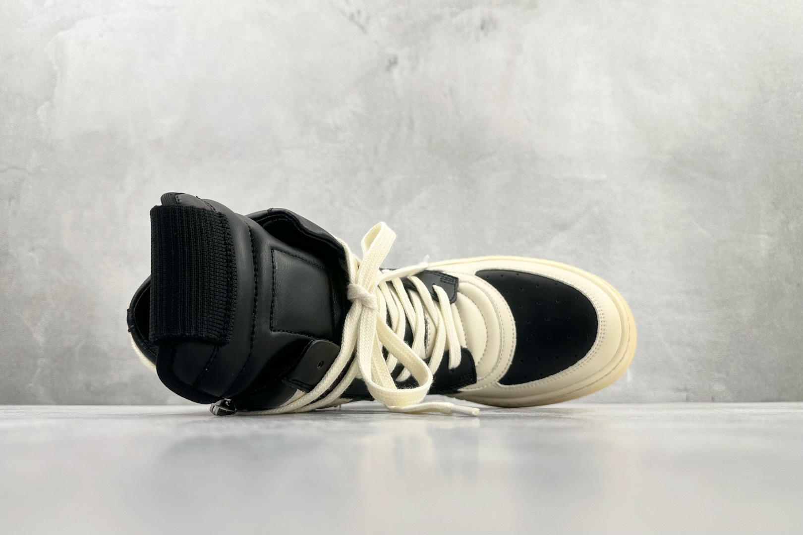 RICK OWENS/RO JUMBO LACE PADDED SNEAKS 米白黑 RU02C111-莆田鞋,莆田鞋货源,高仿鞋,高仿鞋货源,安福档口,莆田高仿鞋,莆田鞋批发,高仿鞋批发,莆田高仿运动鞋,高仿运动鞋,莆田运动鞋 RICK OWENS/RO JUMBO LACE PADDED SNEAKS 米白黑 RU02C111