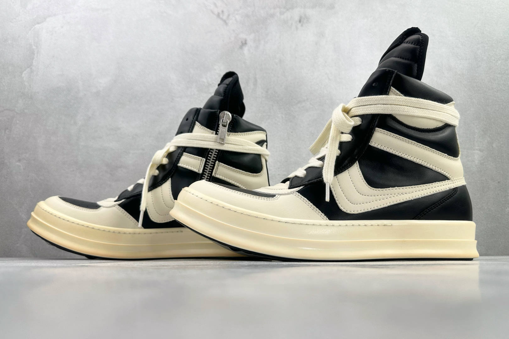 RICK OWENS/RO JUMBO LACE PADDED SNEAKS 米白黑 RU02C111-莆田鞋,莆田鞋货源,高仿鞋,高仿鞋货源,安福档口,莆田高仿鞋,莆田鞋批发,高仿鞋批发,莆田高仿运动鞋,高仿运动鞋,莆田运动鞋 RICK OWENS/RO JUMBO LACE PADDED SNEAKS 米白黑 RU02C111