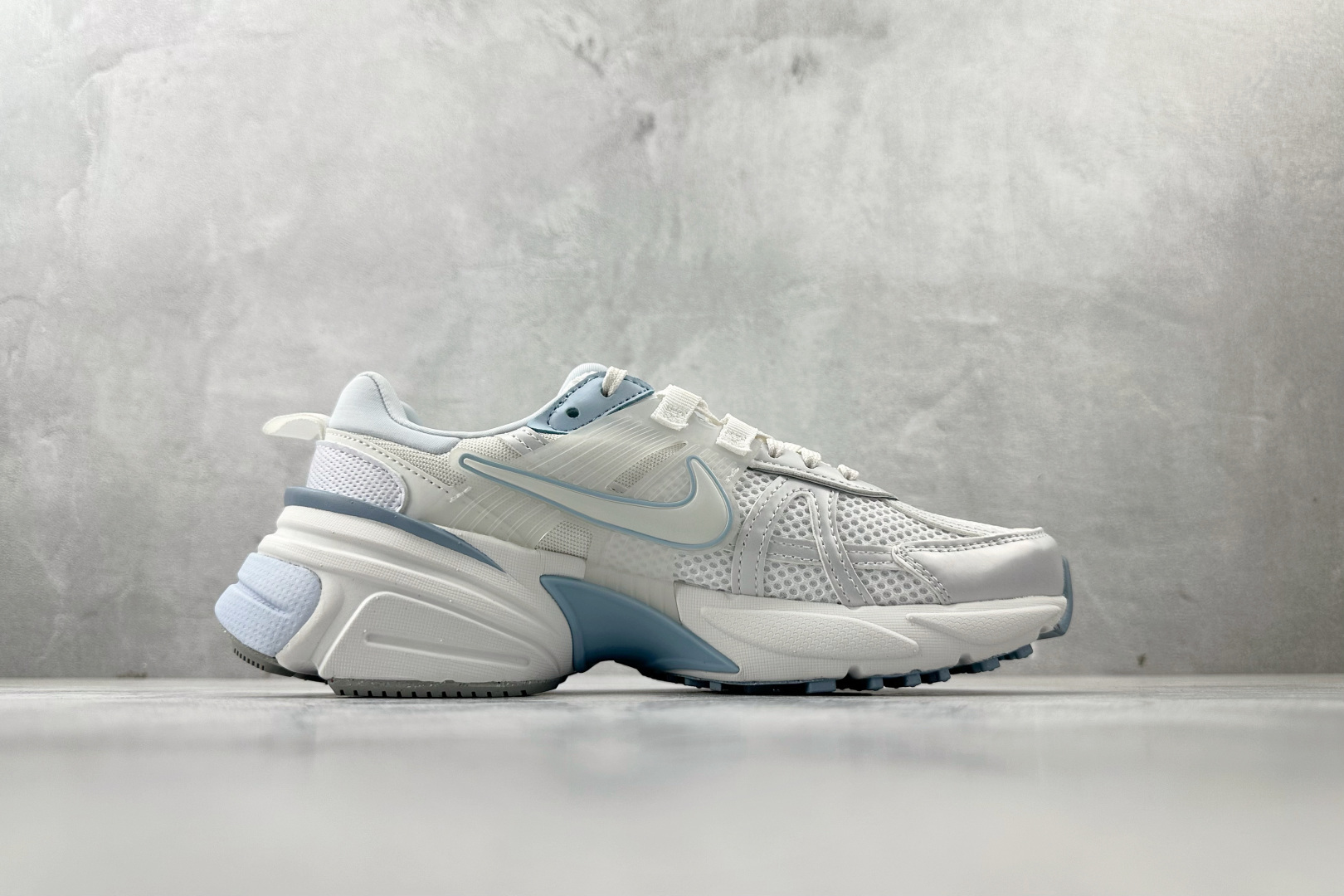 Nike V2K Run 白灰色 FD0736-009 Nike V2K Run 白灰色 FD0736-009