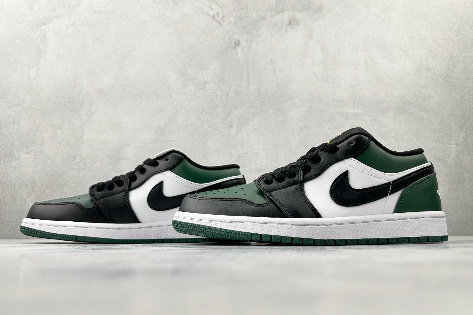Jordan Air Jordan 1 low ”green toe” 黑绿脚趾 553558-371