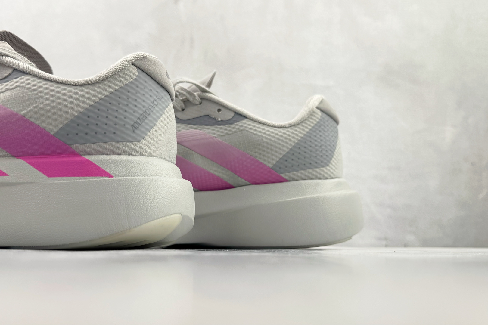 纯原 adidAdizero Evo SL 灰粉 JR2026