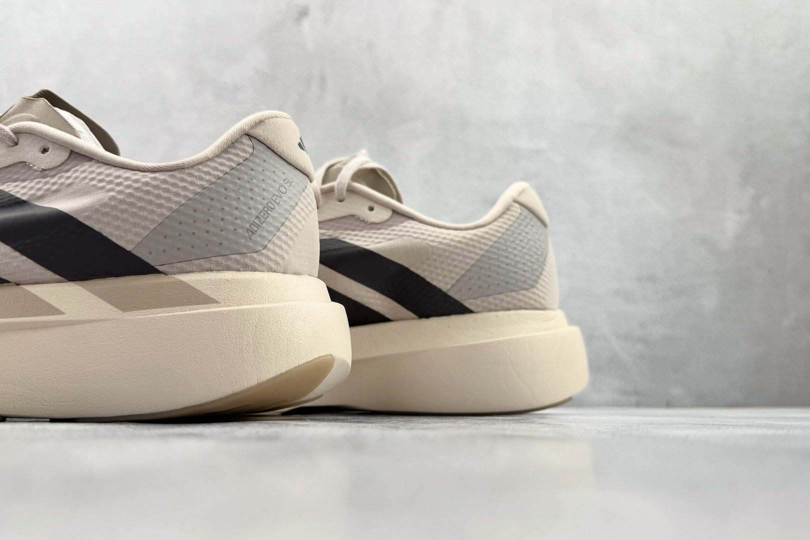 纯原 adidAdizero Evo SL 灰褐 JR2025 纯原 adidAdizero Evo SL 灰褐 JR2025