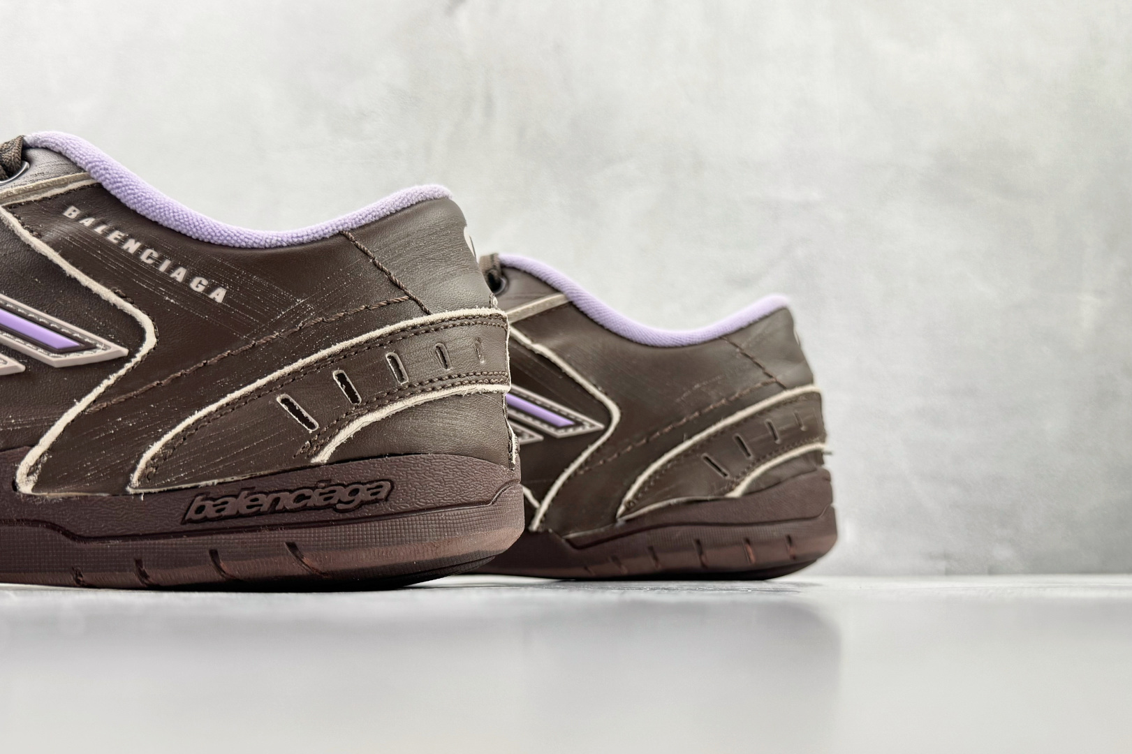 全新工厂开发 Balenciaga巴黎世家 Hamptons Worn-Out 棕色 841763WCURS2050