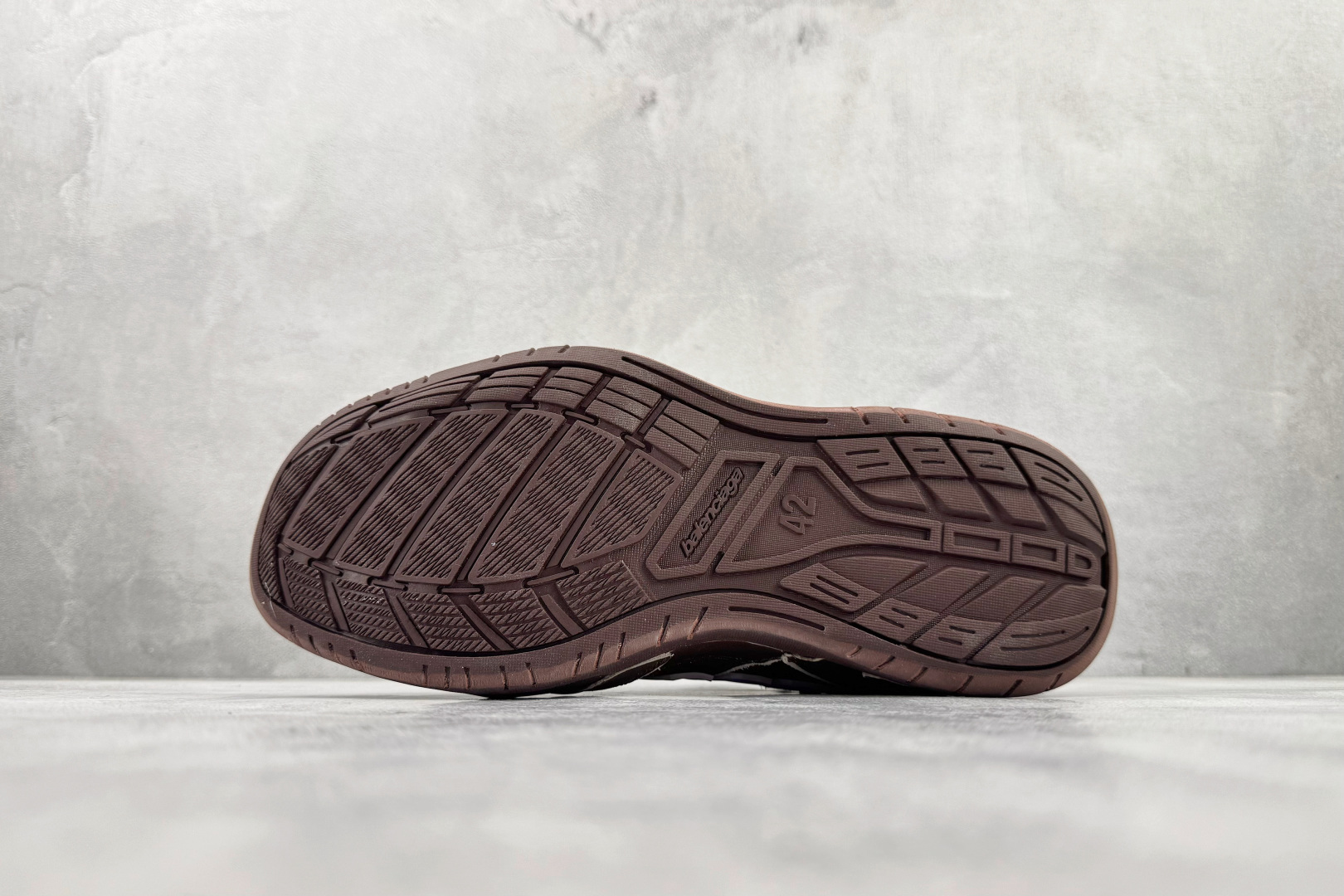 全新工厂开发 Balenciaga巴黎世家 Hamptons Worn-Out 棕色 841763WCURS2050